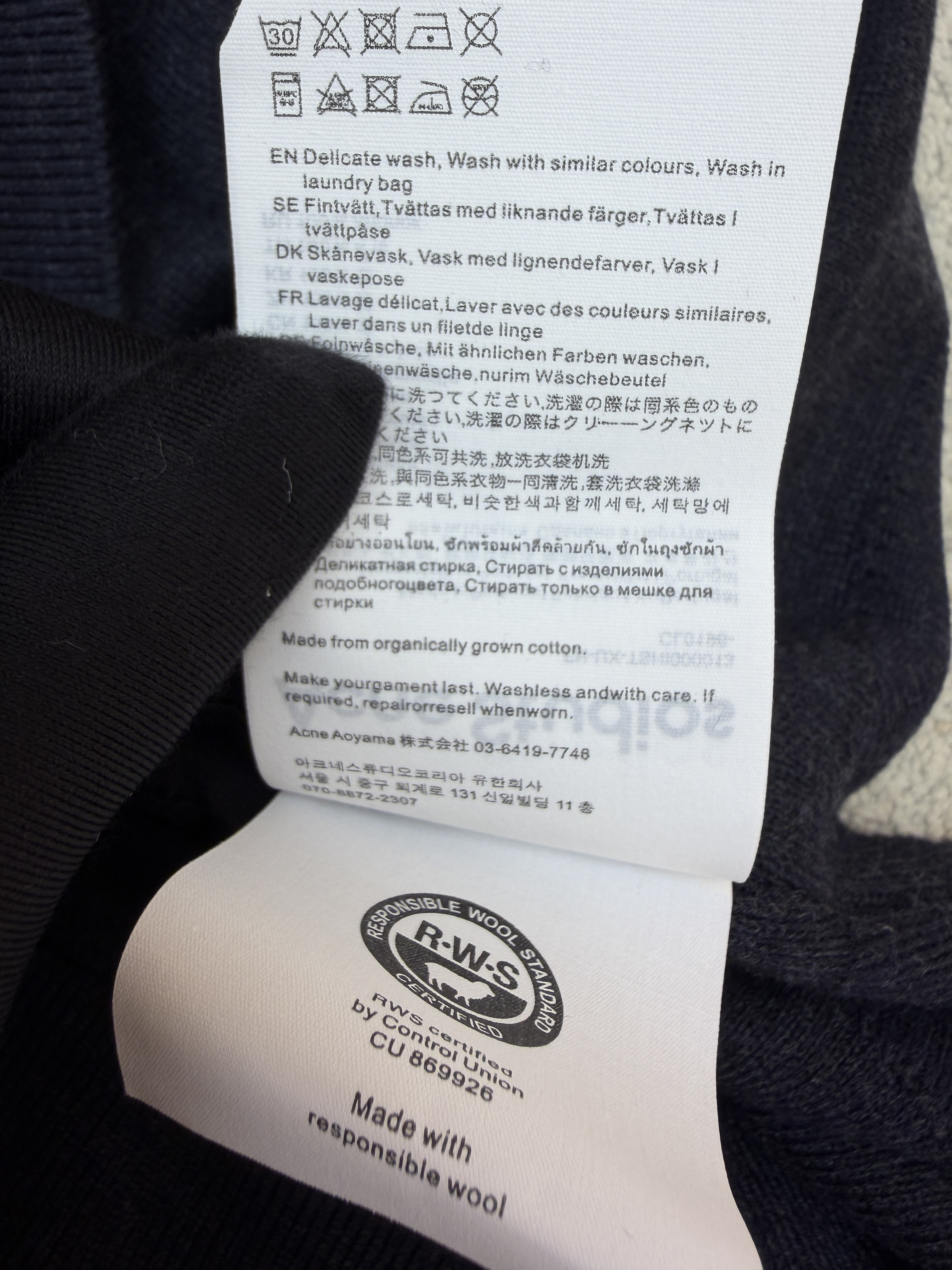 Acne Studios V领金属小圆标羊毛开衫 毛衣 针织衫 长袖 黑色 B0