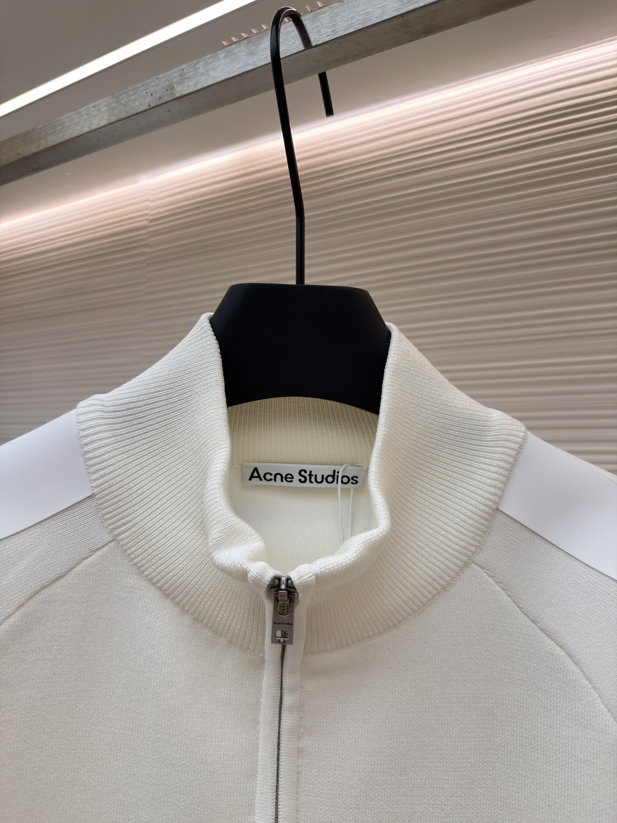 Acne Studios 背面硅胶压花皮革拉链针织开衫 毛衣 针织衫 外套 长袖 白色 黑色 B0
