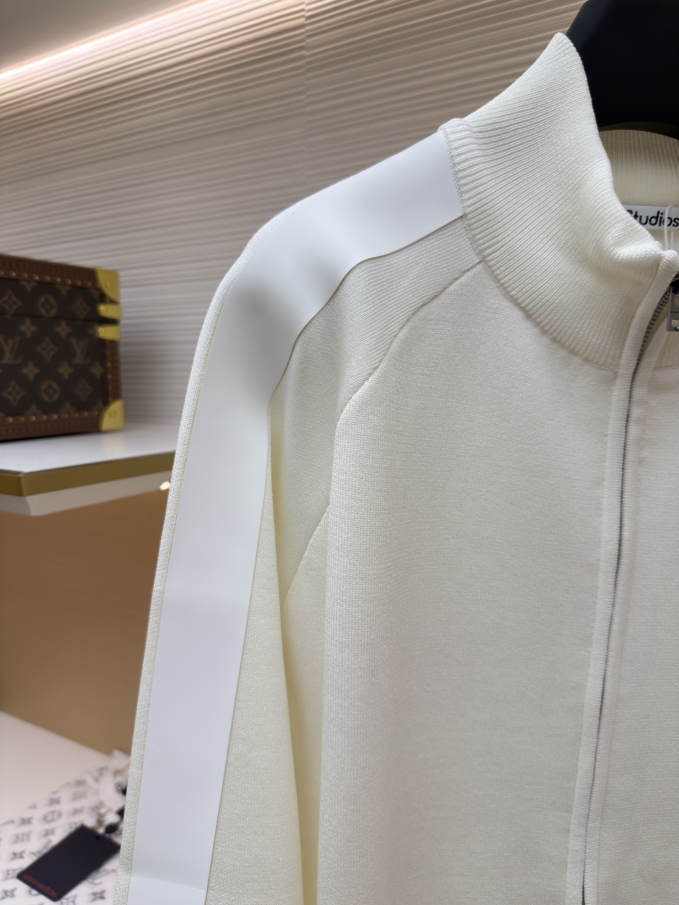 Acne Studios 背面硅胶压花皮革拉链针织开衫 毛衣 针织衫 外套 长袖 白色 黑色 B0