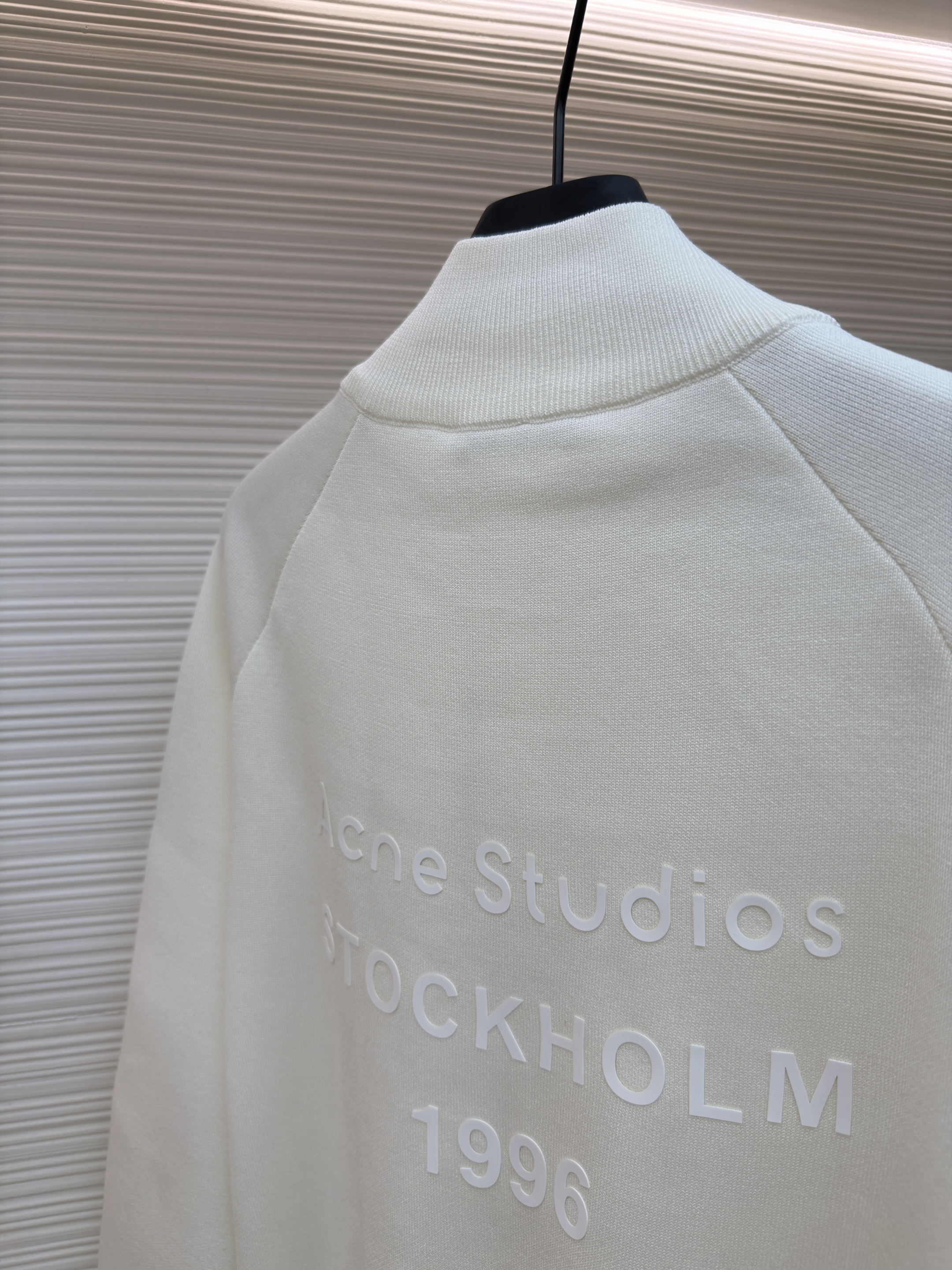 Acne Studios 背面硅胶压花皮革拉链针织开衫 毛衣 针织衫 外套 长袖 白色 黑色 B0