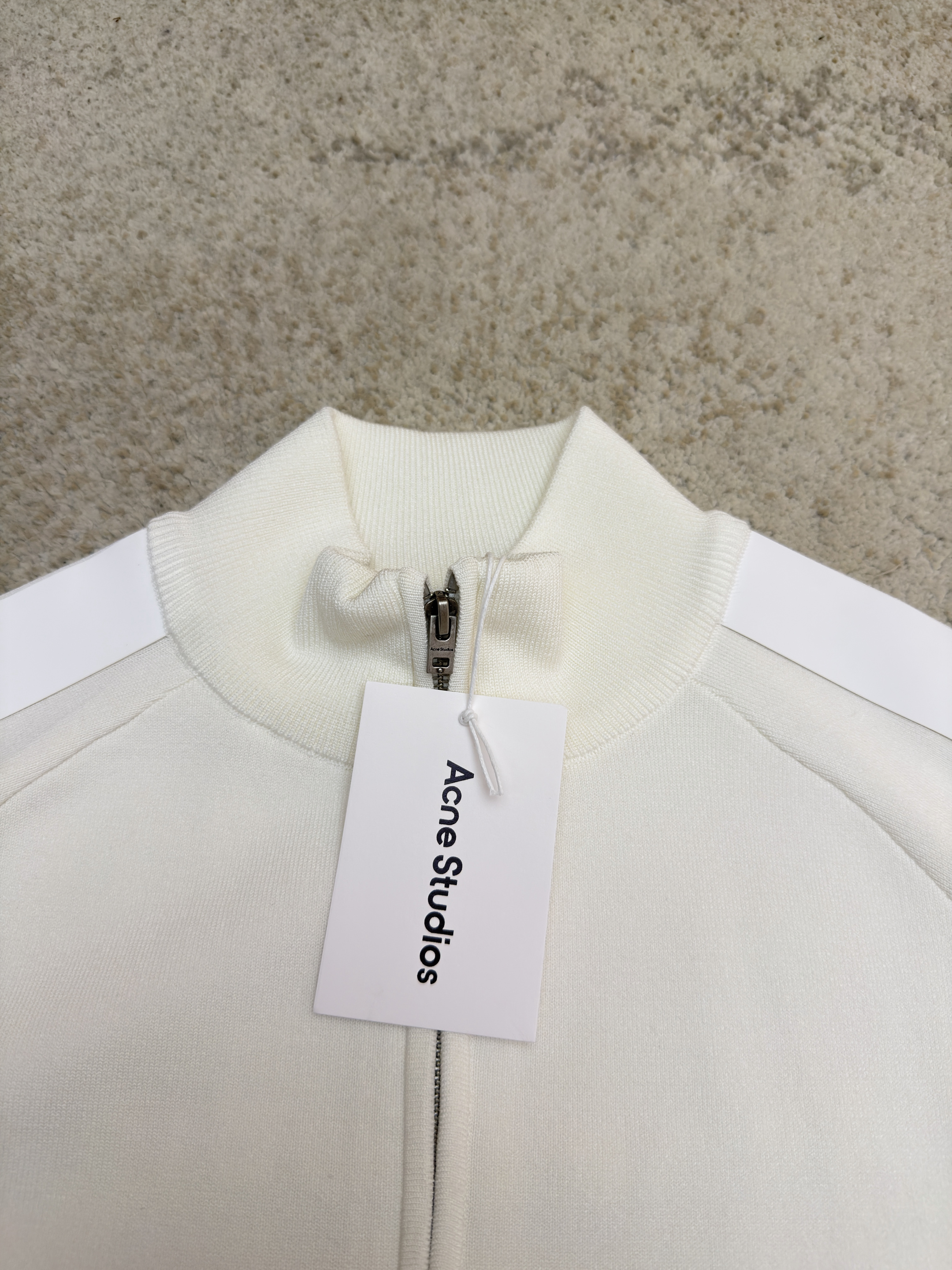Acne Studios 背面硅胶压花皮革拉链针织开衫 毛衣 针织衫 外套 长袖 白色 黑色 B0