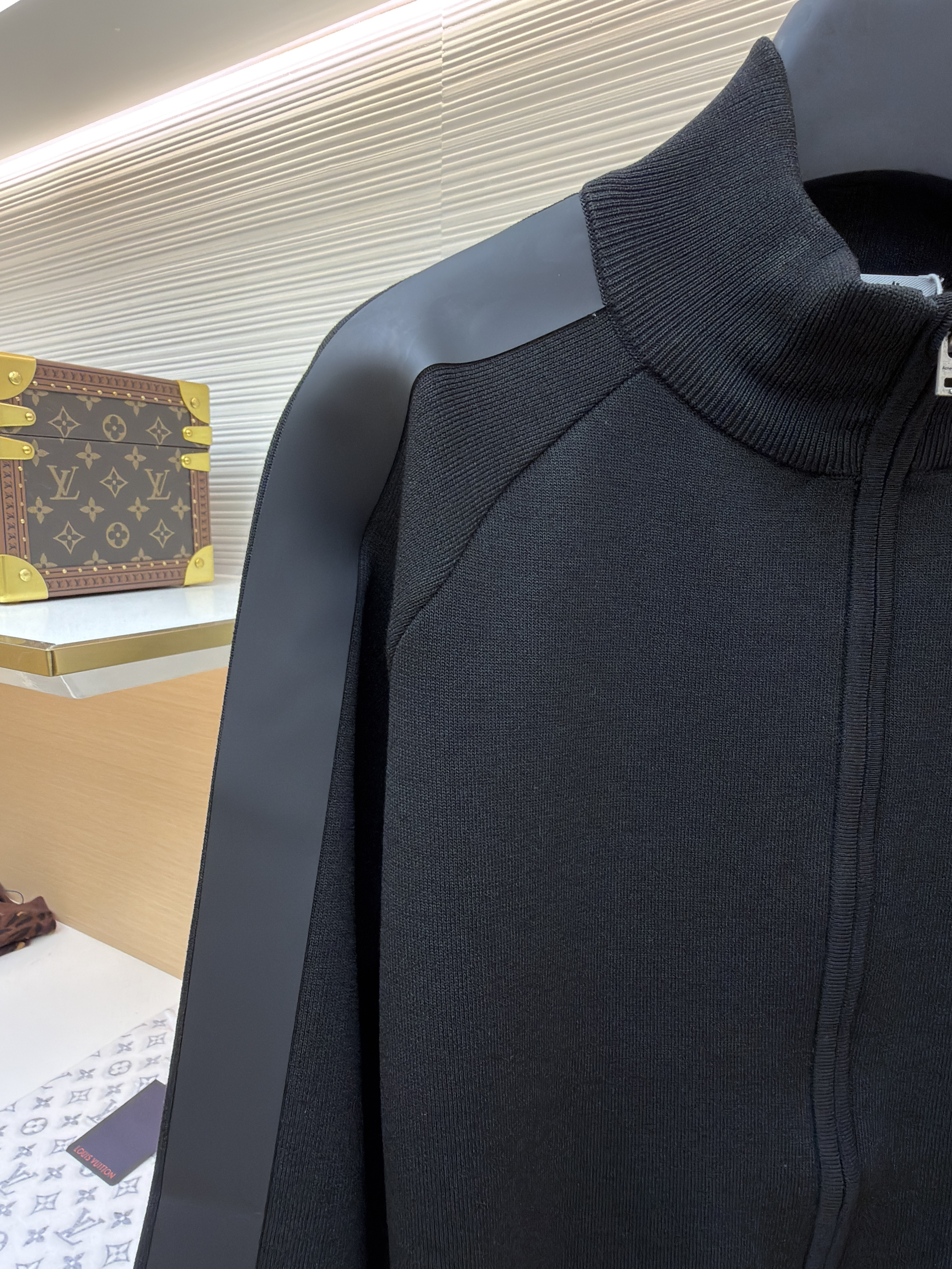 Acne Studios 背面硅胶压花皮革拉链针织开衫 毛衣 针织衫 外套 长袖 白色 黑色 B0
