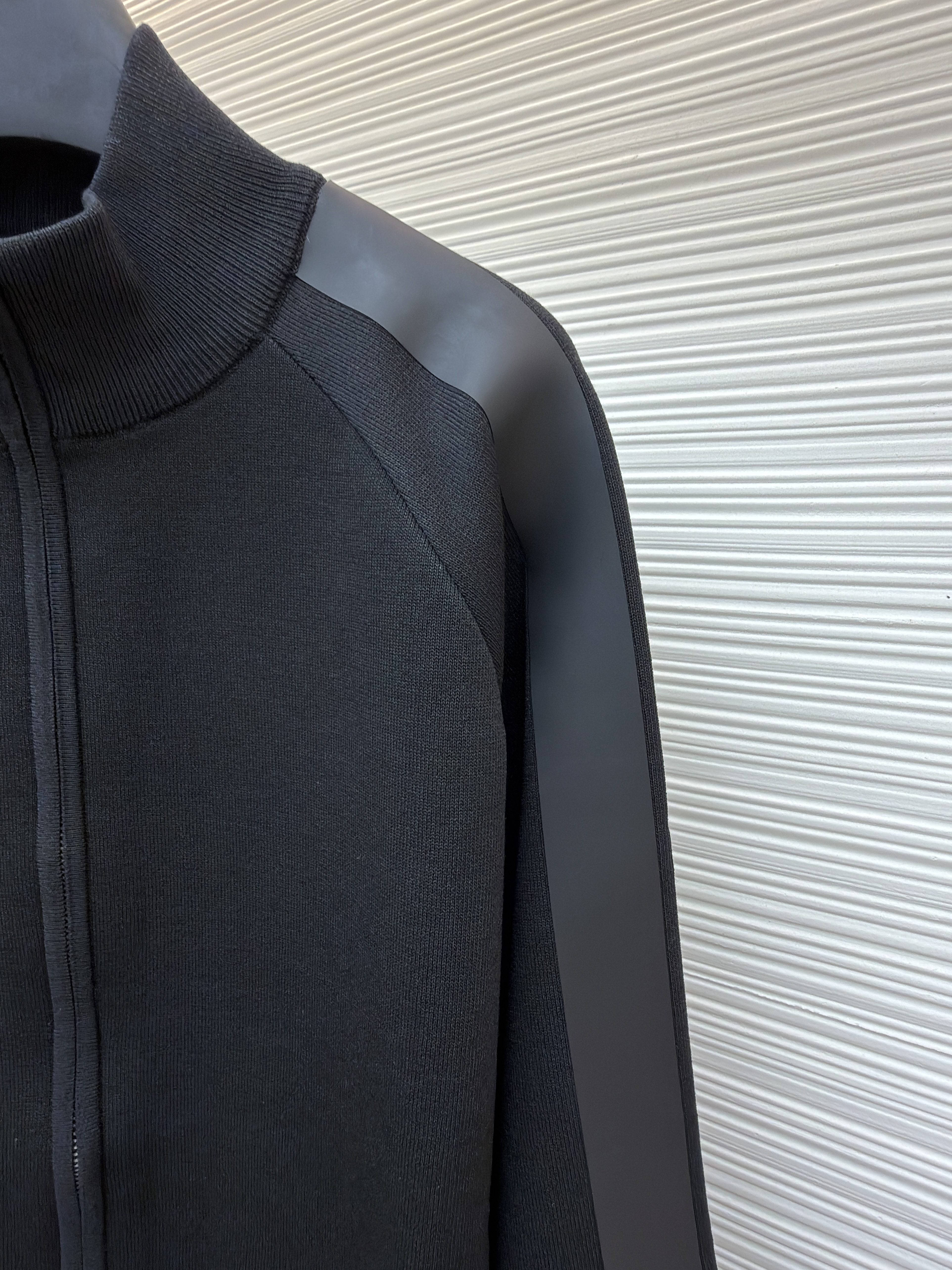 Acne Studios 背面硅胶压花皮革拉链针织开衫 毛衣 针织衫 外套 长袖 白色 黑色 B0