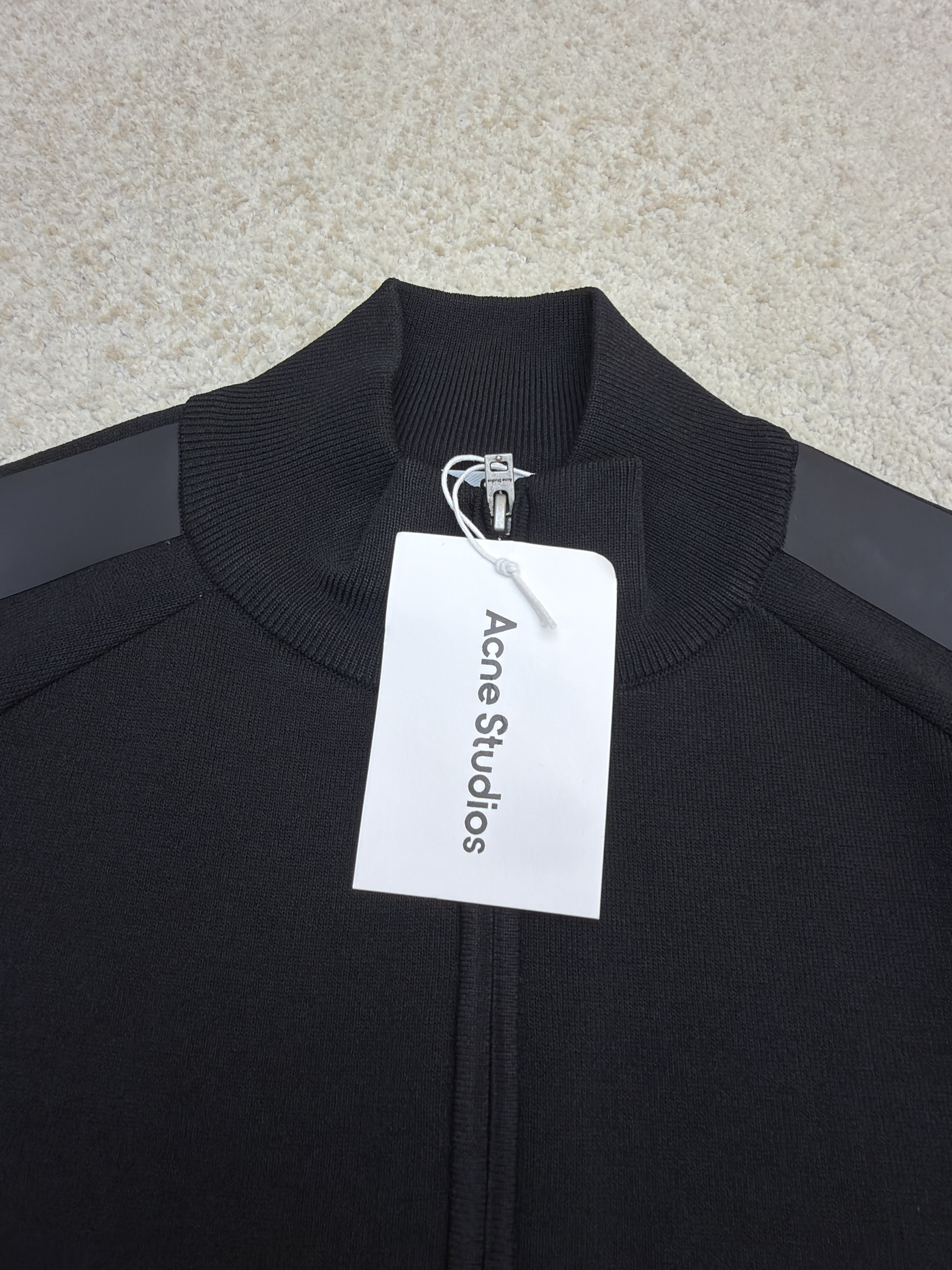 Acne Studios 背面硅胶压花皮革拉链针织开衫 毛衣 针织衫 外套 长袖 白色 黑色 B0