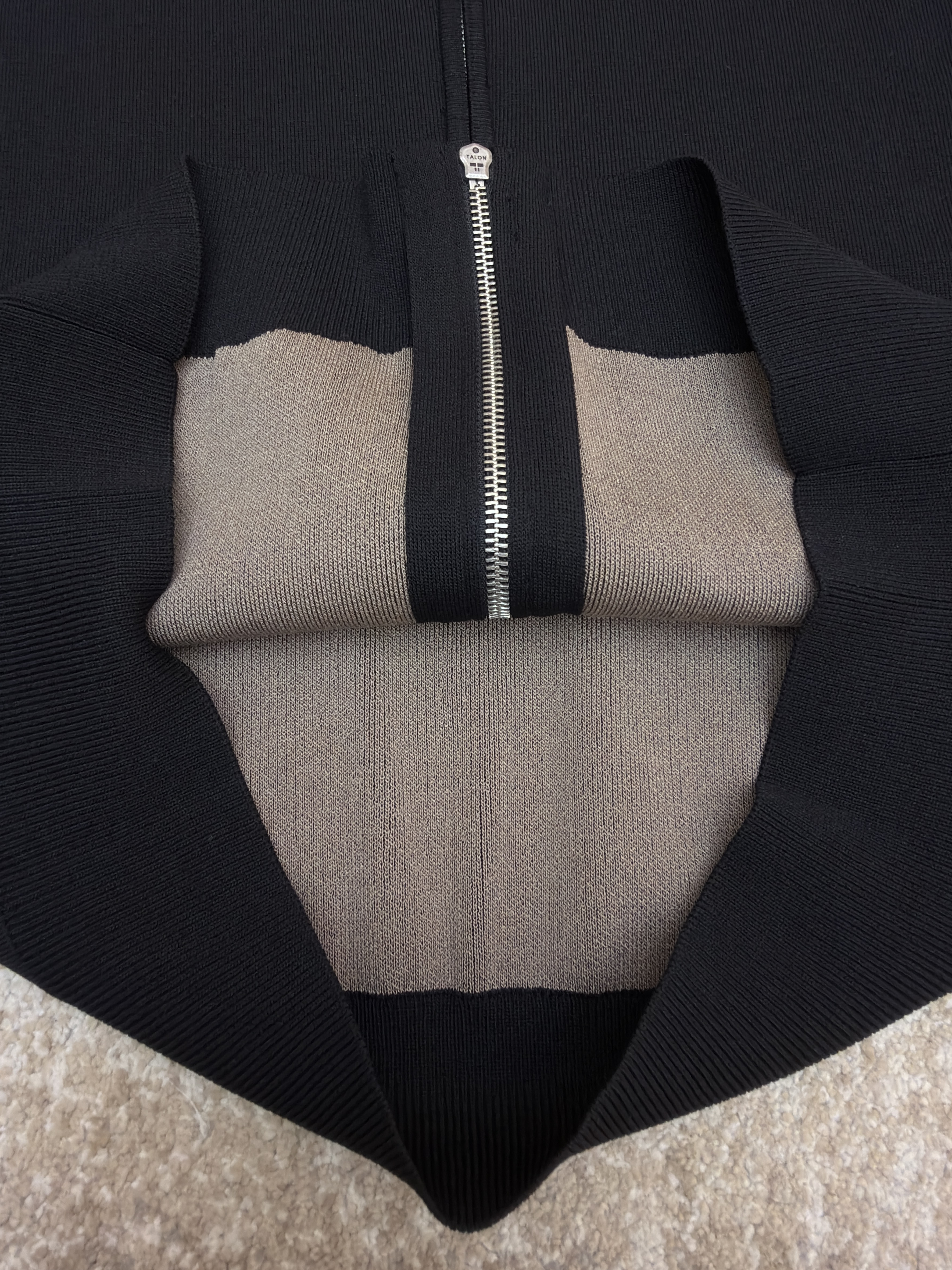 Acne Studios 背面硅胶压花皮革拉链针织开衫 毛衣 针织衫 外套 长袖 白色 黑色 B0