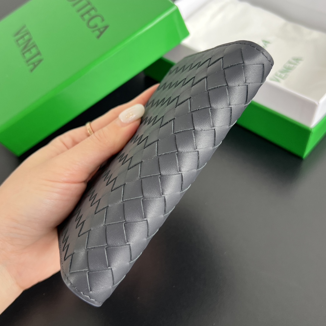 BV Bottega Veneta 葆蝶 Intrecciato 牛皮革 护照夹  B0-817398V4