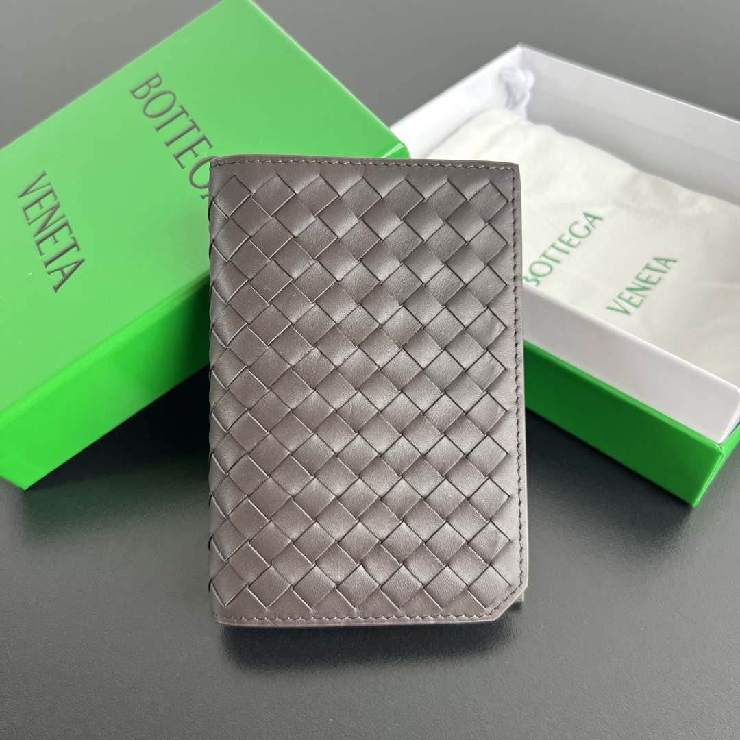 BV Bottega Veneta 葆蝶 Intrecciato 牛皮革 护照夹  B0-817398V4