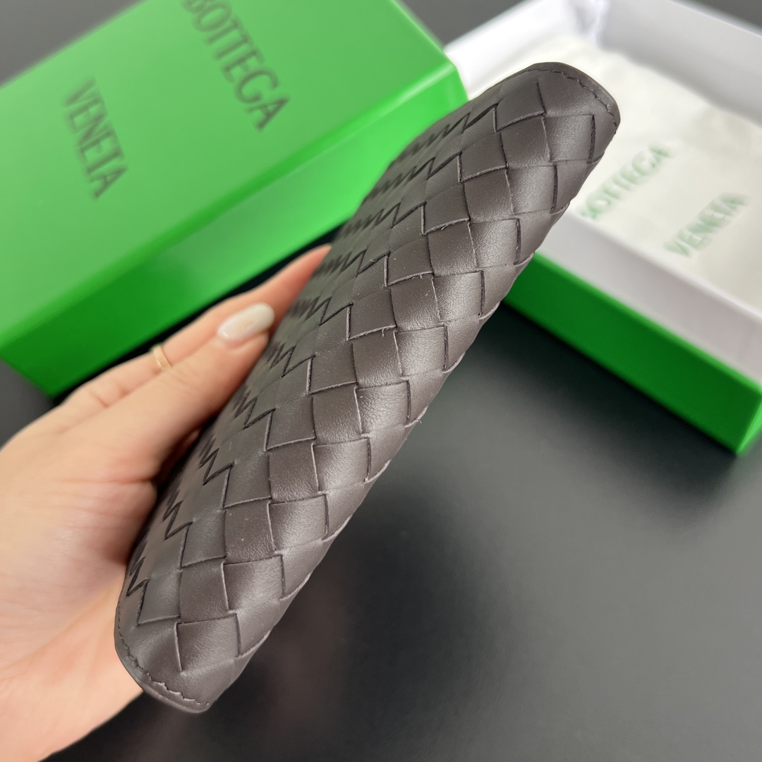 BV Bottega Veneta 葆蝶 Intrecciato 牛皮革 护照夹  B0-817398V4