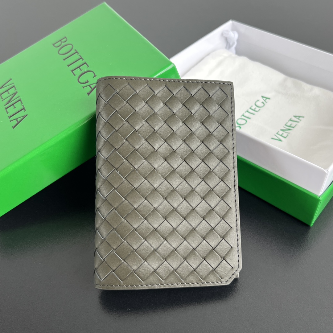 BV Bottega Veneta 葆蝶 Intrecciato 牛皮革 护照夹  B0-817398V4
