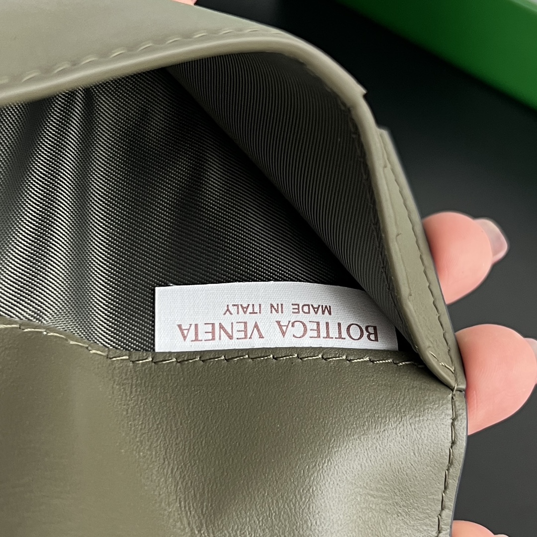拼色 BV Bottega Veneta 葆蝶 Intrecciato 牛皮革 护照夹 编织 深遂色/柏树绿 B0-607482