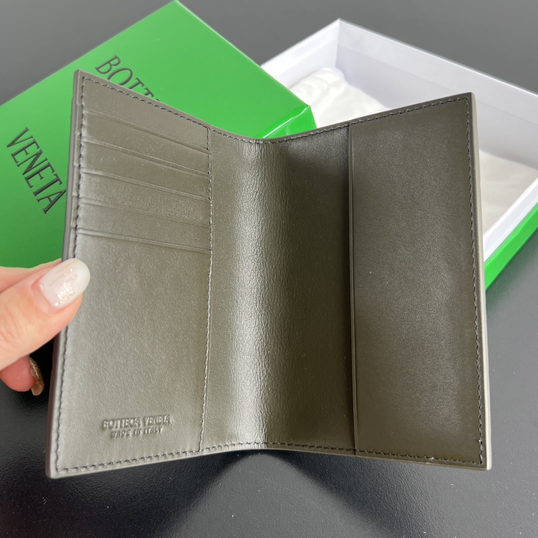 拼色 卡其/橄榄油绿 BV Bottega Veneta 葆蝶 Intrecciato 牛皮革 护照夹 编织 B0-607482
