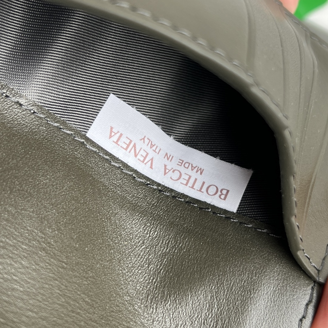 拼色 卡其/橄榄油绿 BV Bottega Veneta 葆蝶 Intrecciato 牛皮革 护照夹 编织 B0-607482