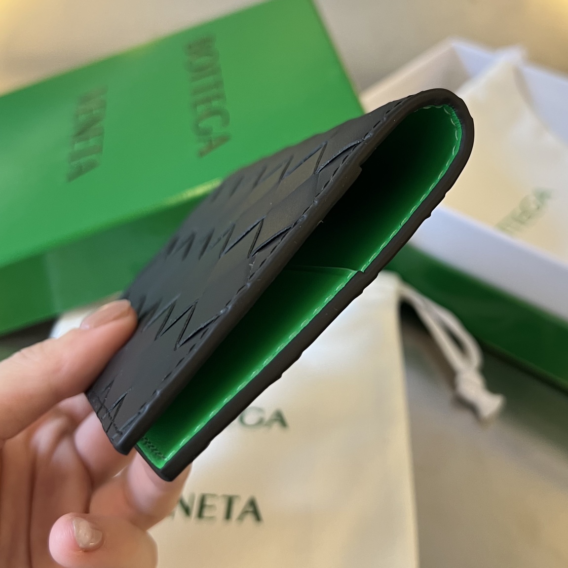 拼色 黑/鹦鹉绿 BV Bottega Veneta 葆蝶 Intrecciato 牛皮革 护照夹 编织 B0-607482