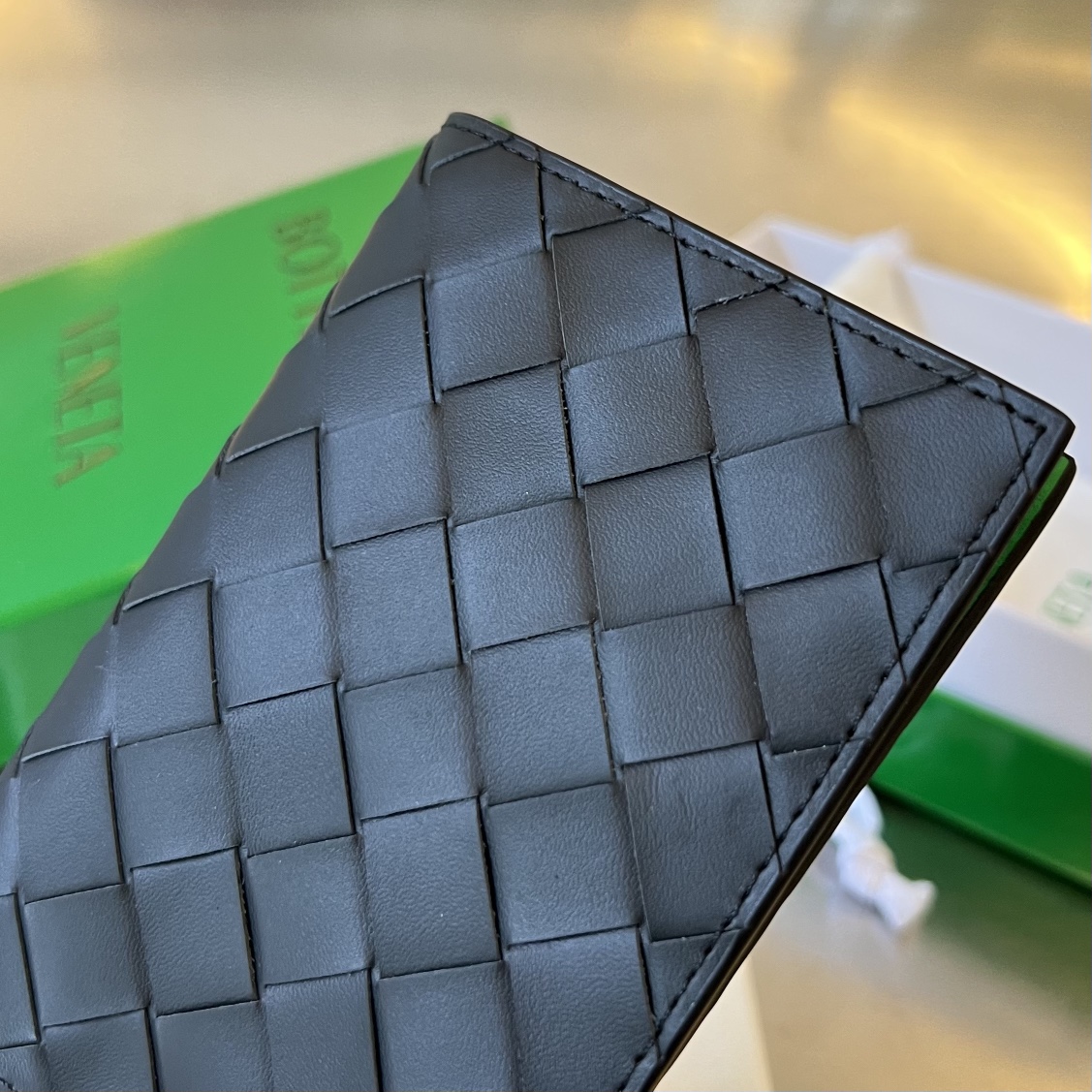 拼色 黑/鹦鹉绿 BV Bottega Veneta 葆蝶 Intrecciato 牛皮革 护照夹 编织 B0-607482