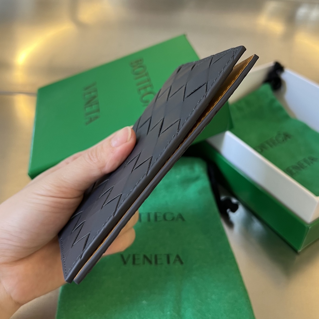 拼色 太空灰/金棕 BV Bottega Veneta 葆蝶 Intrecciato 牛皮革 护照夹 编织 B0-607482