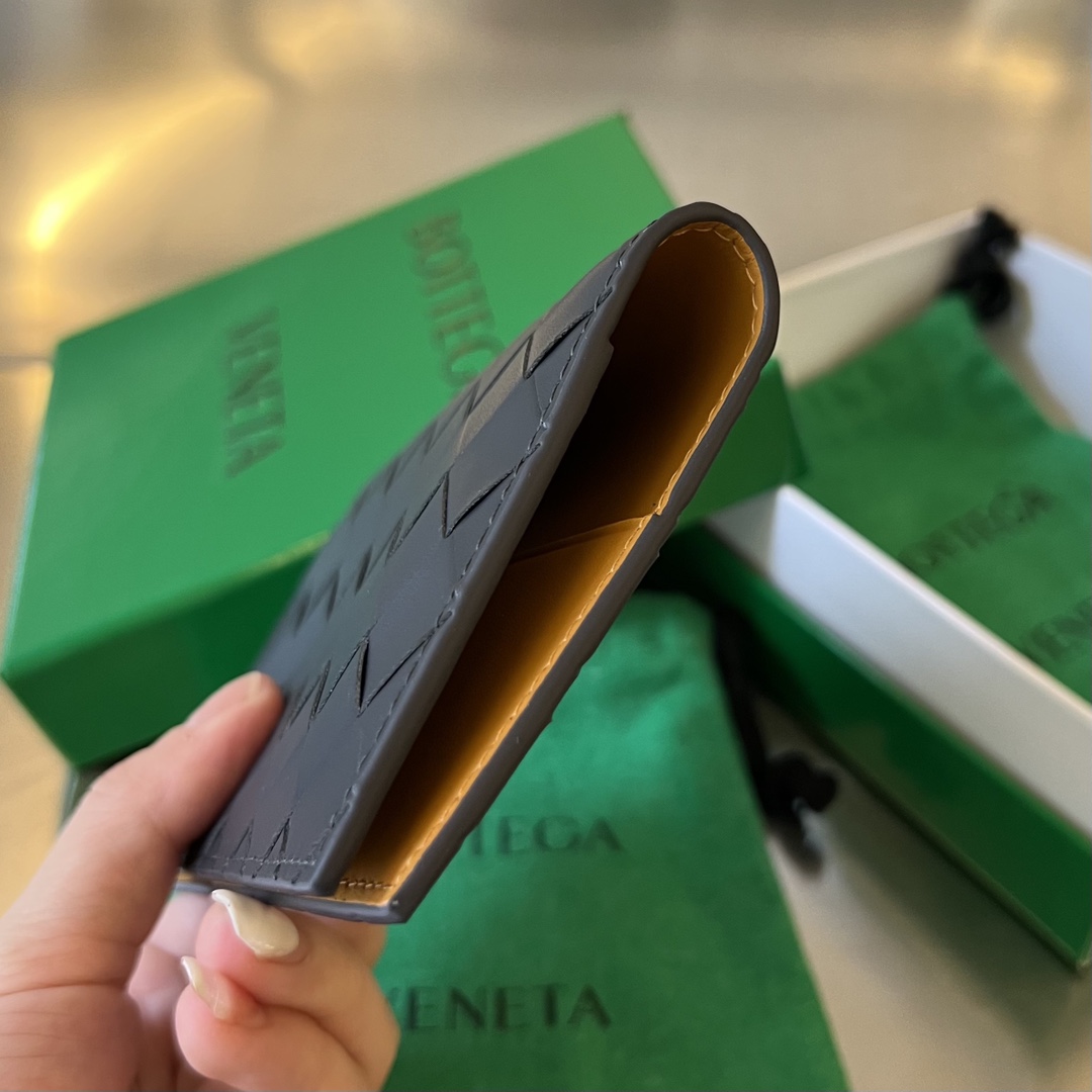 拼色 太空灰/金棕 BV Bottega Veneta 葆蝶 Intrecciato 牛皮革 护照夹 编织 B0-607482