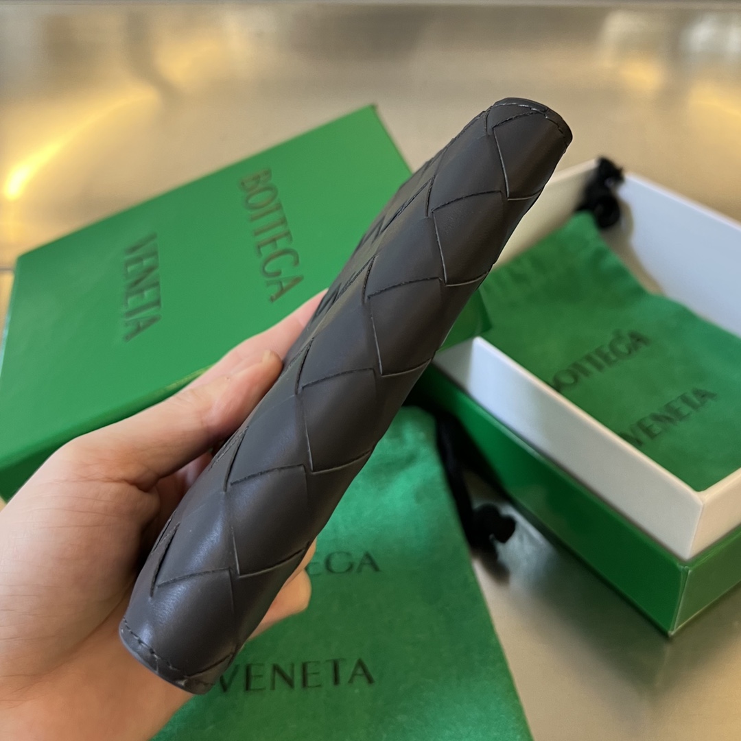 拼色 太空灰/金棕 BV Bottega Veneta 葆蝶 Intrecciato 牛皮革 护照夹 编织 B0-607482