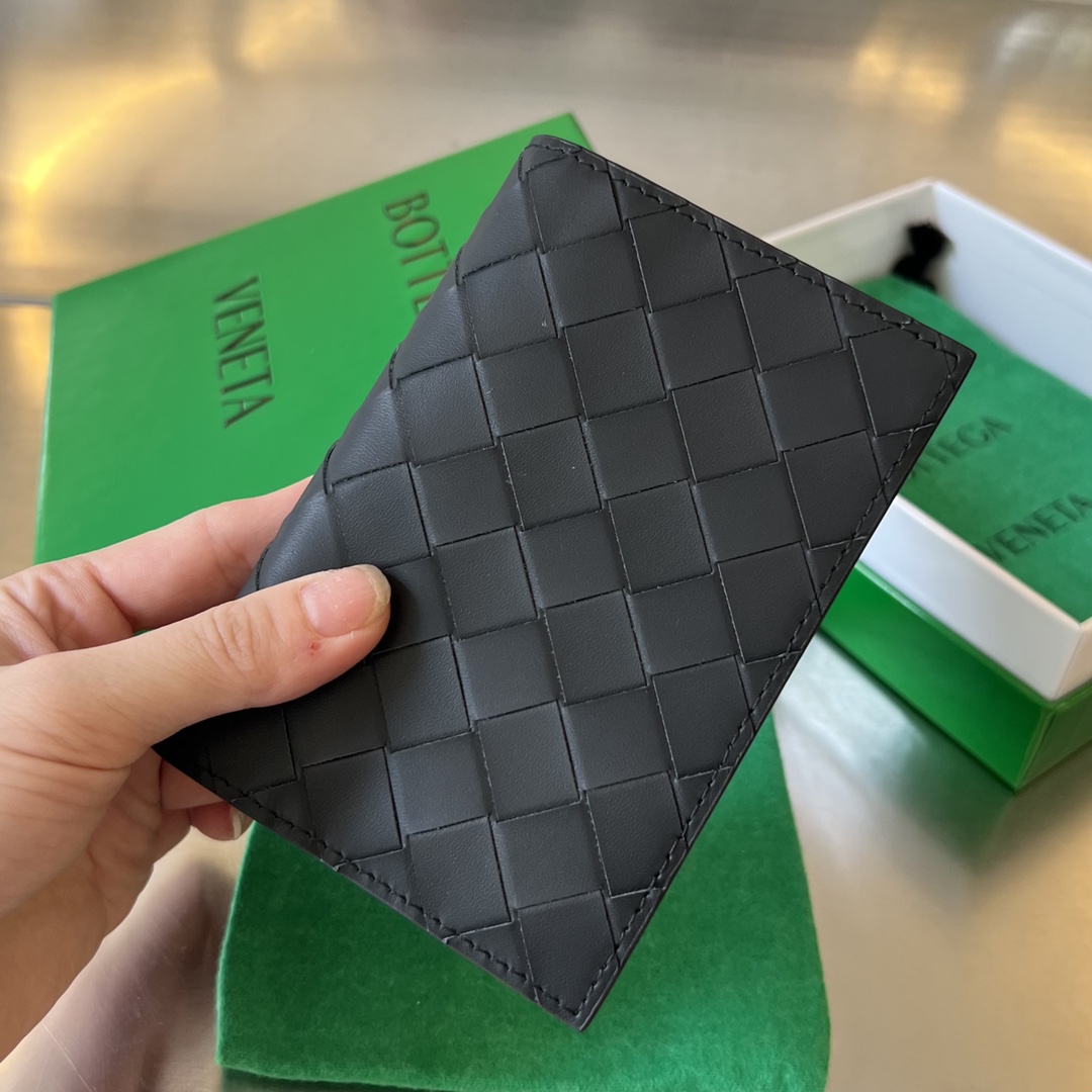 拼色 黑/赤沙红 BV Bottega Veneta 葆蝶 Intrecciato 牛皮革 护照夹 编织 B0-607482