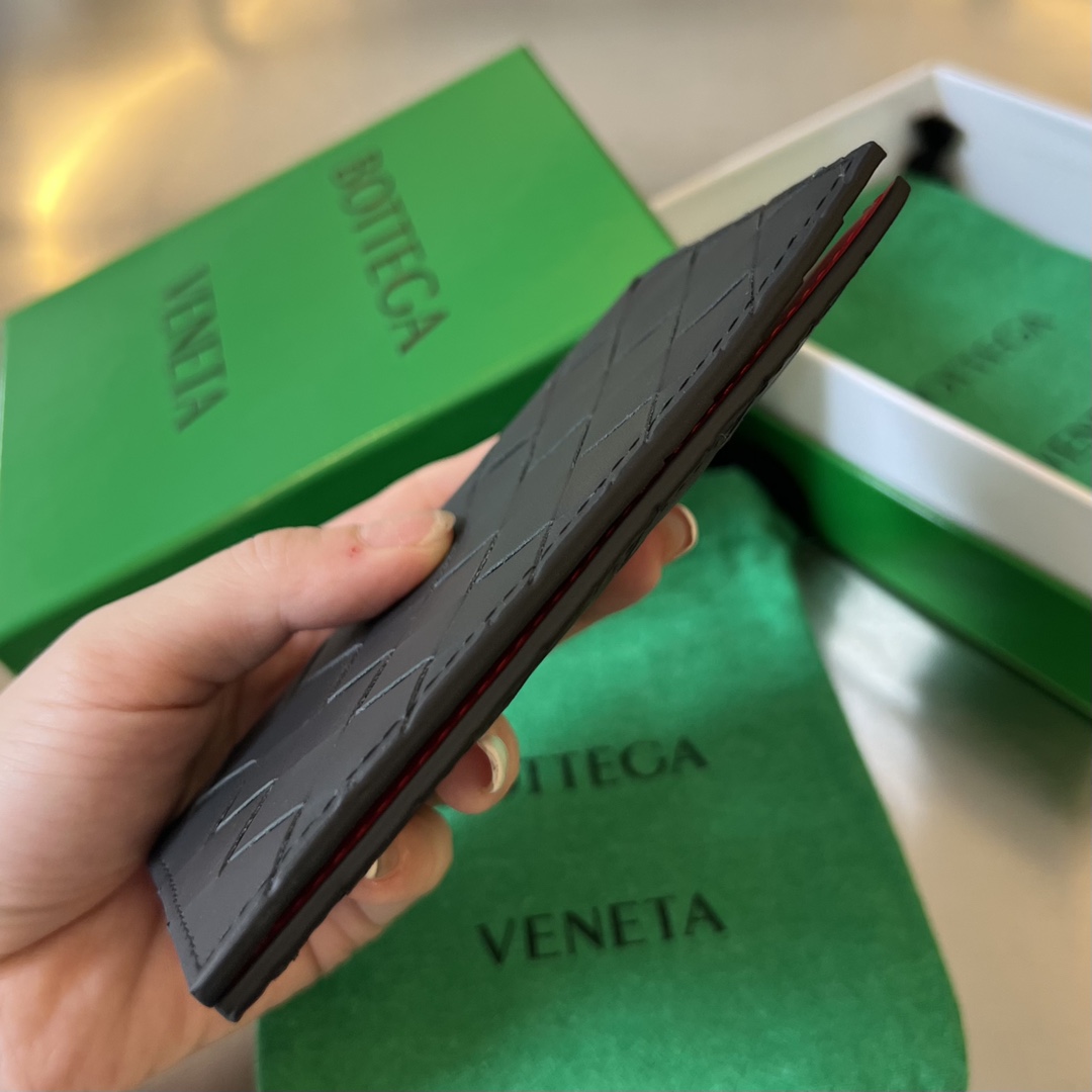拼色 黑/赤沙红 BV Bottega Veneta 葆蝶 Intrecciato 牛皮革 护照夹 编织 B0-607482