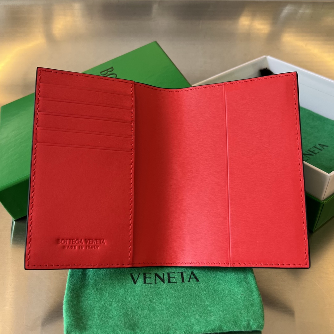 拼色 黑/赤沙红 BV Bottega Veneta 葆蝶 Intrecciato 牛皮革 护照夹 编织 B0-607482