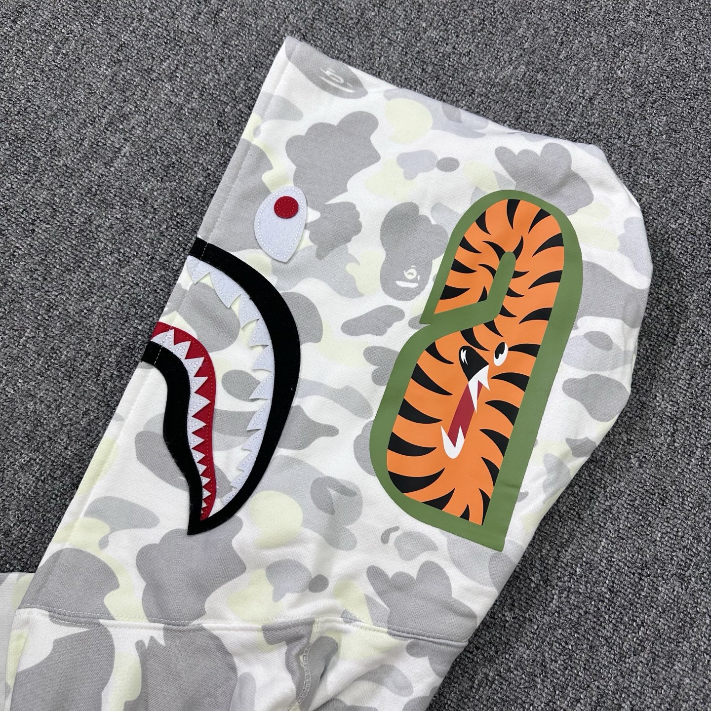 夜光 A BATHING APE BAPE SS26 猿人 拼接迷彩 拉链外套 男女同款B0-1M30-115-302