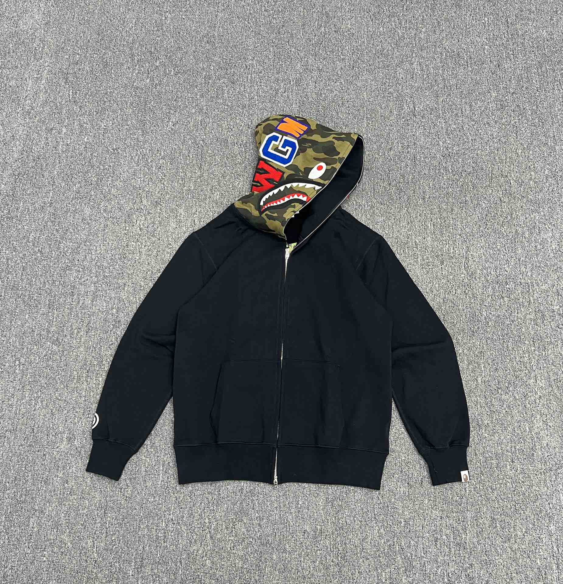 A BATHING APE BAPE  猿人鲨鱼  迷彩拼接 拉链外套 黑色 男女同款 B0