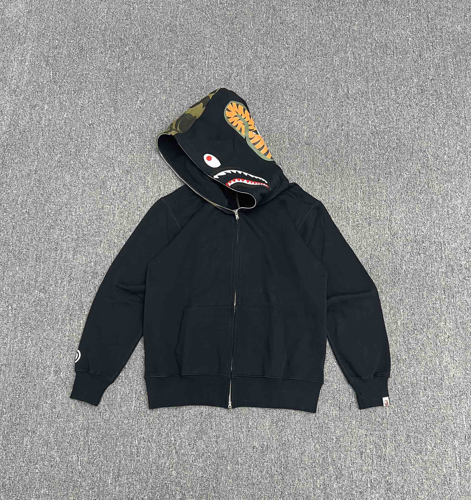 A BATHING APE BAPE  猿人鲨鱼  迷彩拼接 拉链外套 黑色 男女同款 B0