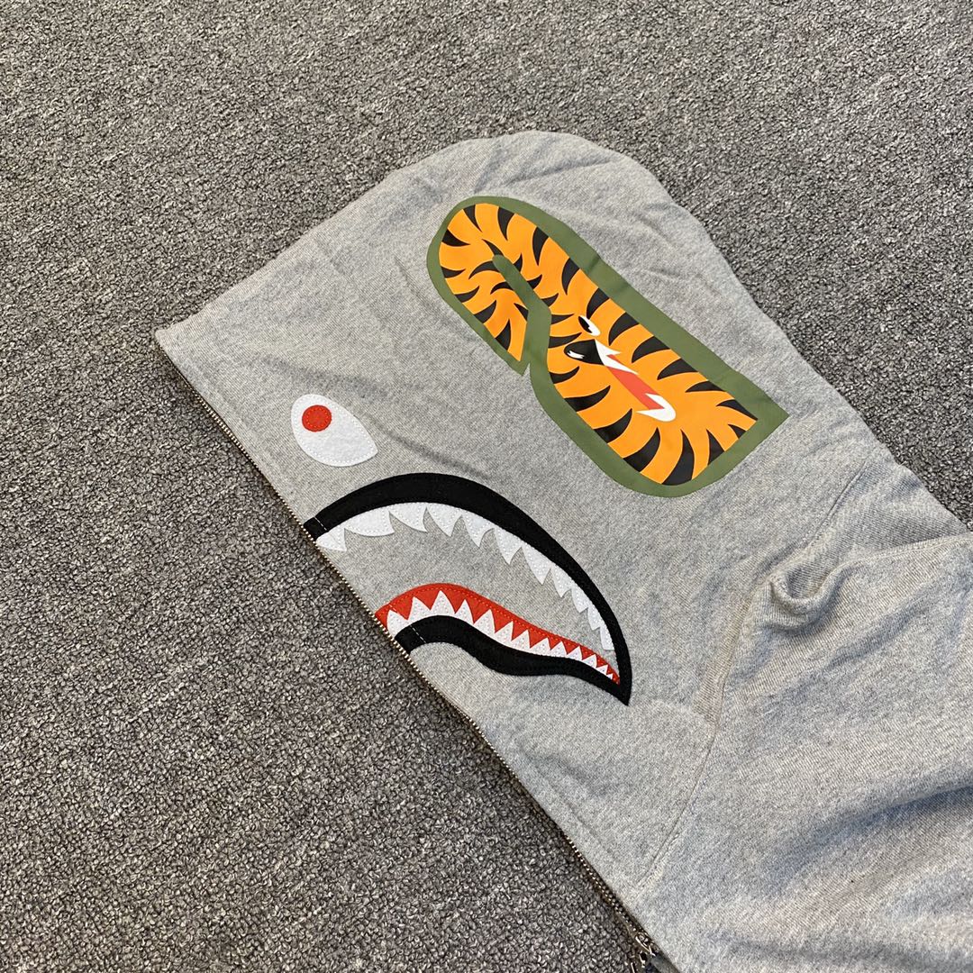 A BATHING APE BAPE  猿人鲨鱼  半袖 迷彩拼接 拉链外套 灰色 男女同款 B0