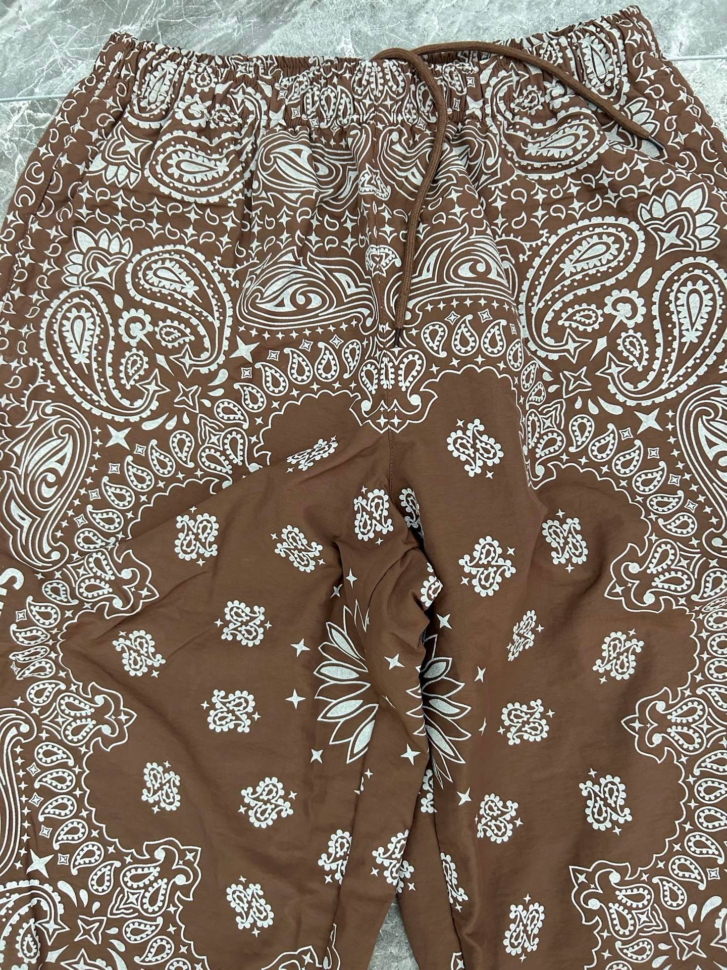 Supreme SS26 Reflective Bandana Anorak 腰果花 裤子 黑色 棕色 蓝色