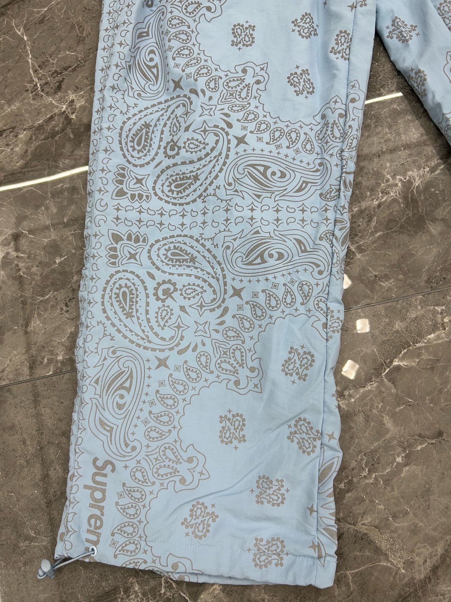 Supreme SS26 Reflective Bandana Anorak 腰果花 裤子 黑色 棕色 蓝色