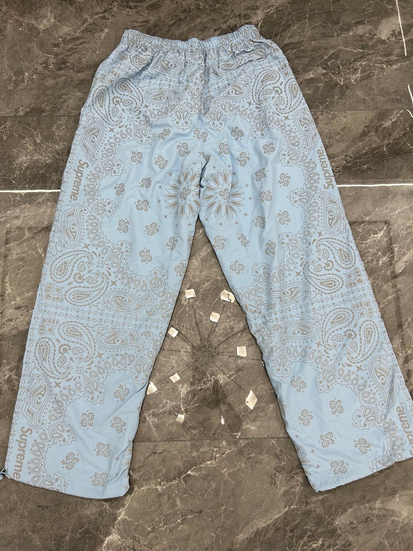 Supreme SS26 Reflective Bandana Anorak 腰果花 裤子 黑色 棕色 蓝色