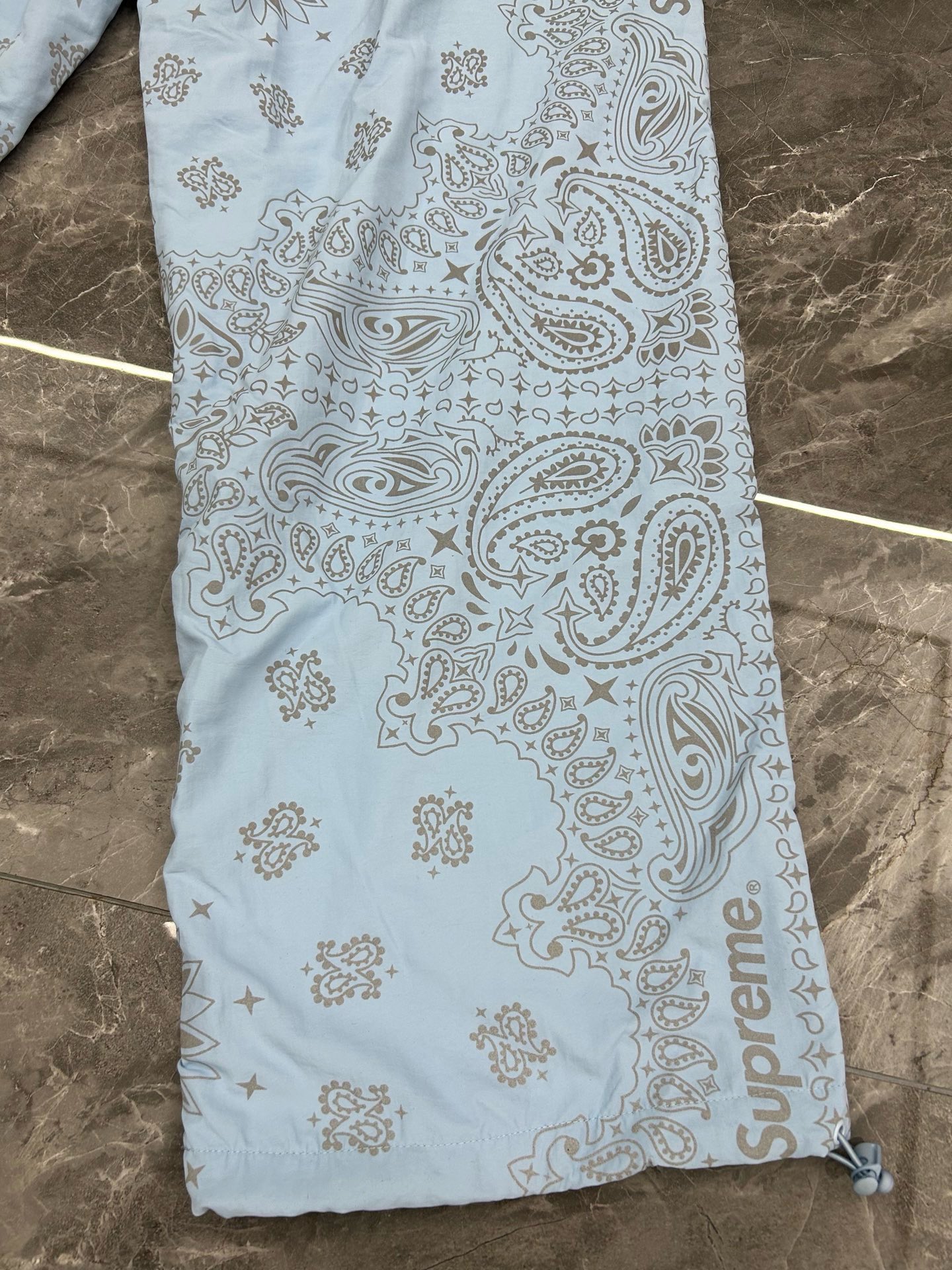 Supreme SS26 Reflective Bandana Anorak 腰果花 裤子 黑色 棕色 蓝色