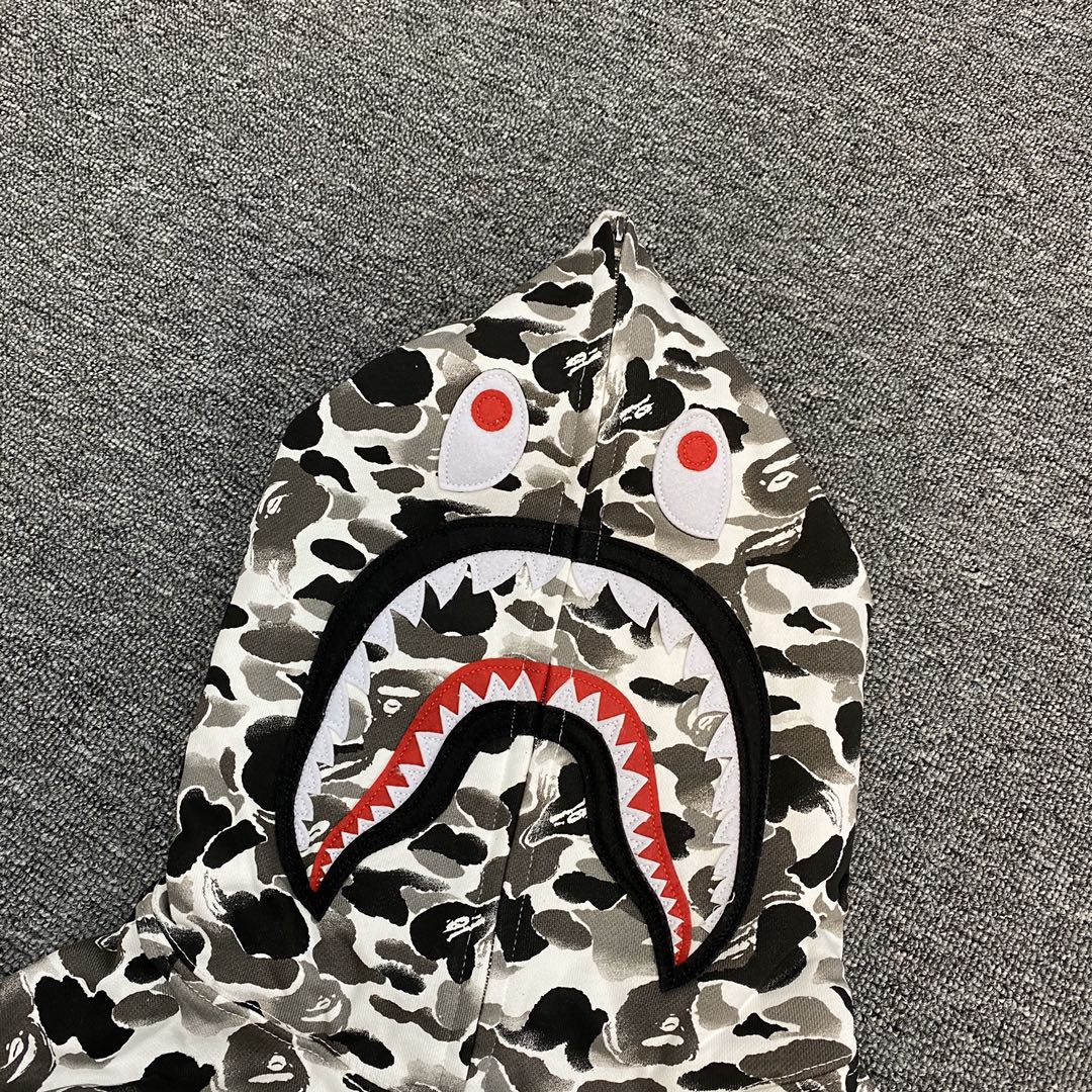 A BATHING APE BAPE  猿人鲨鱼  水墨迷彩拼接 拉链外套 白色 男女同款 B0