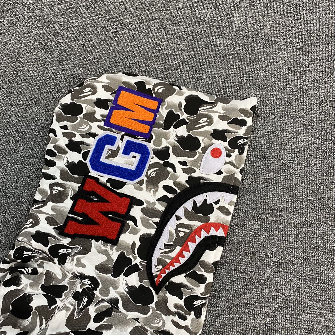 A BATHING APE BAPE  猿人鲨鱼  水墨迷彩拼接 拉链外套 白色 男女同款 B0