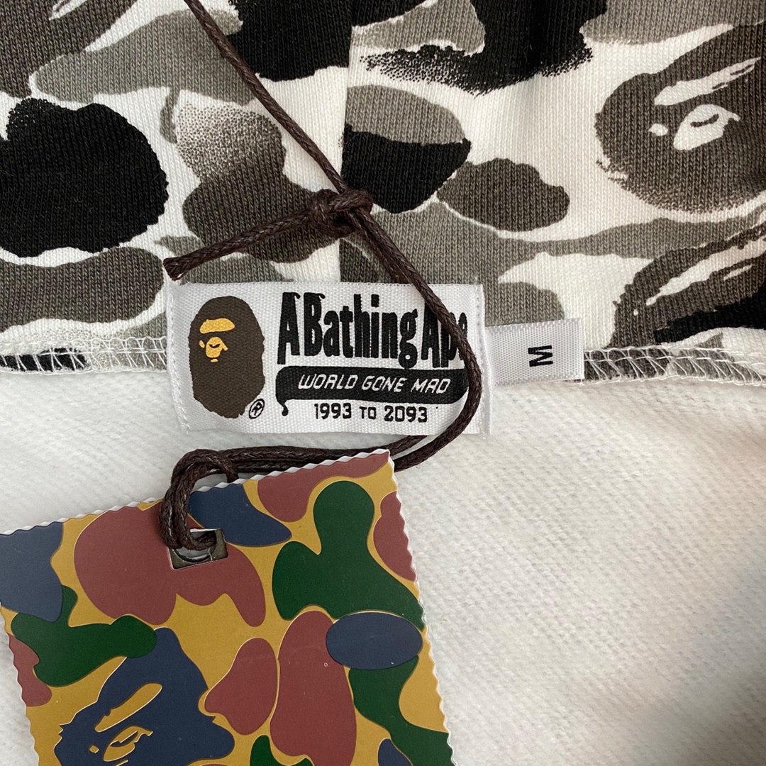 A BATHING APE BAPE  猿人鲨鱼  水墨迷彩拼接 拉链外套 白色 男女同款 B0