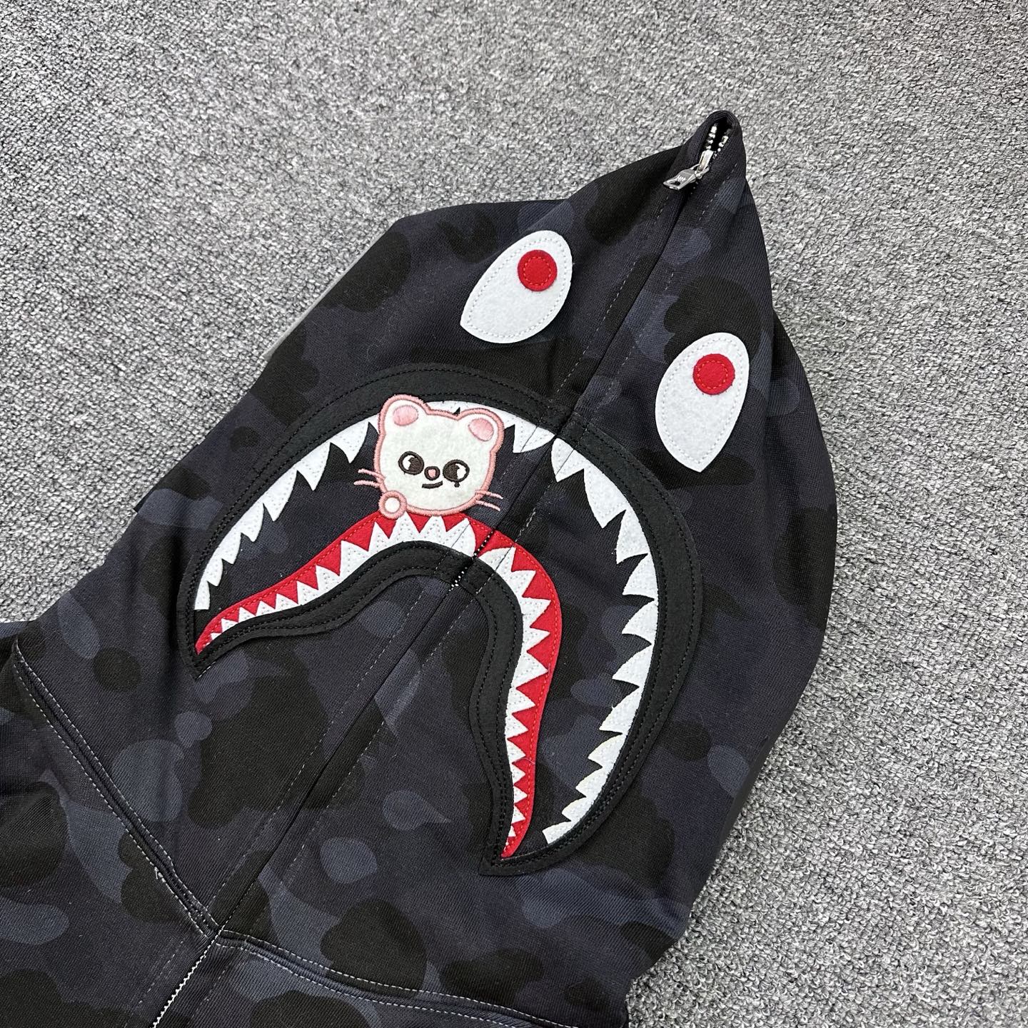 A BATHING APE BAPE Stray Kids 雪貂猿人 迷彩拉链外套 男女同款 B0-1L73-115-921
