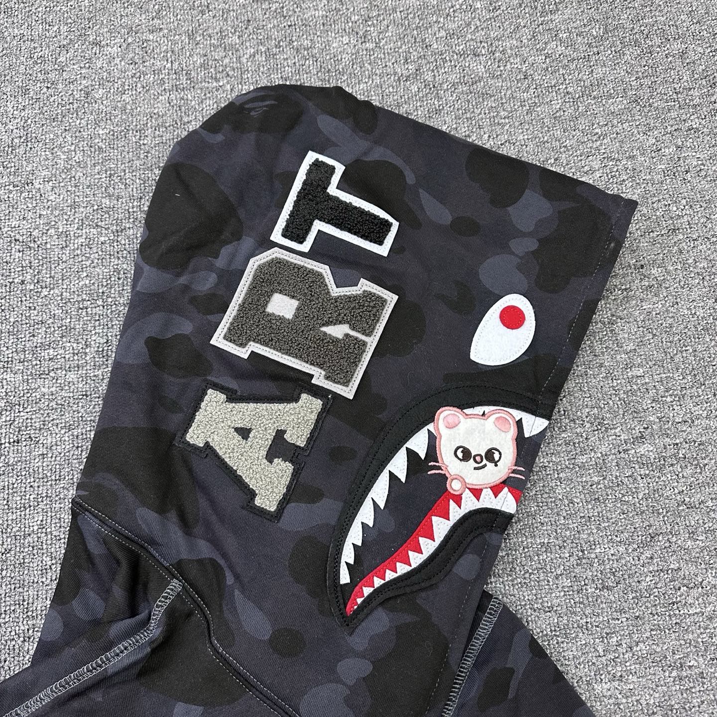 A BATHING APE BAPE Stray Kids 雪貂猿人 迷彩拉链外套 男女同款 B0-1L73-115-921