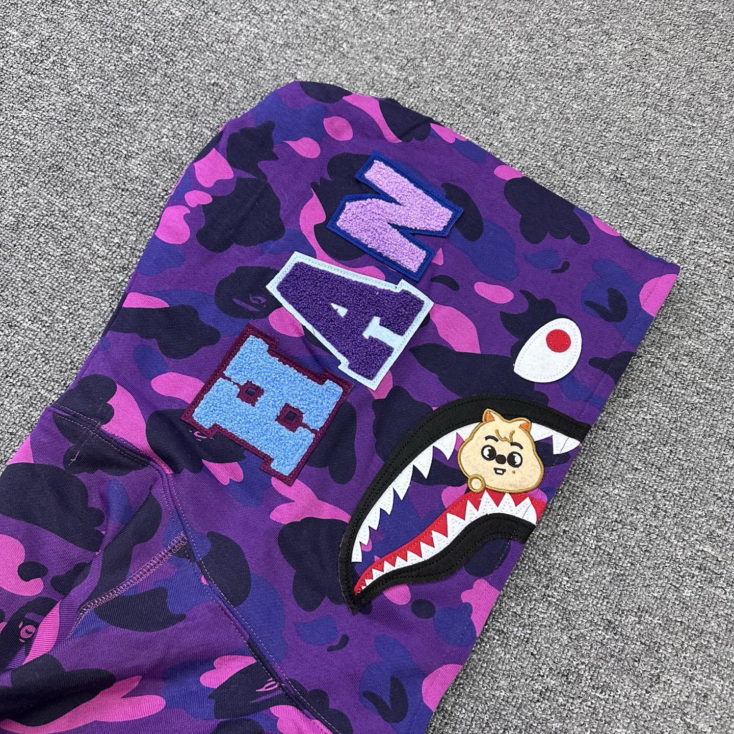 A BATHING APE BAPE Stray Kids 雪貂猿人 迷彩拉链外套 男女同款 B0-1L73-115-921