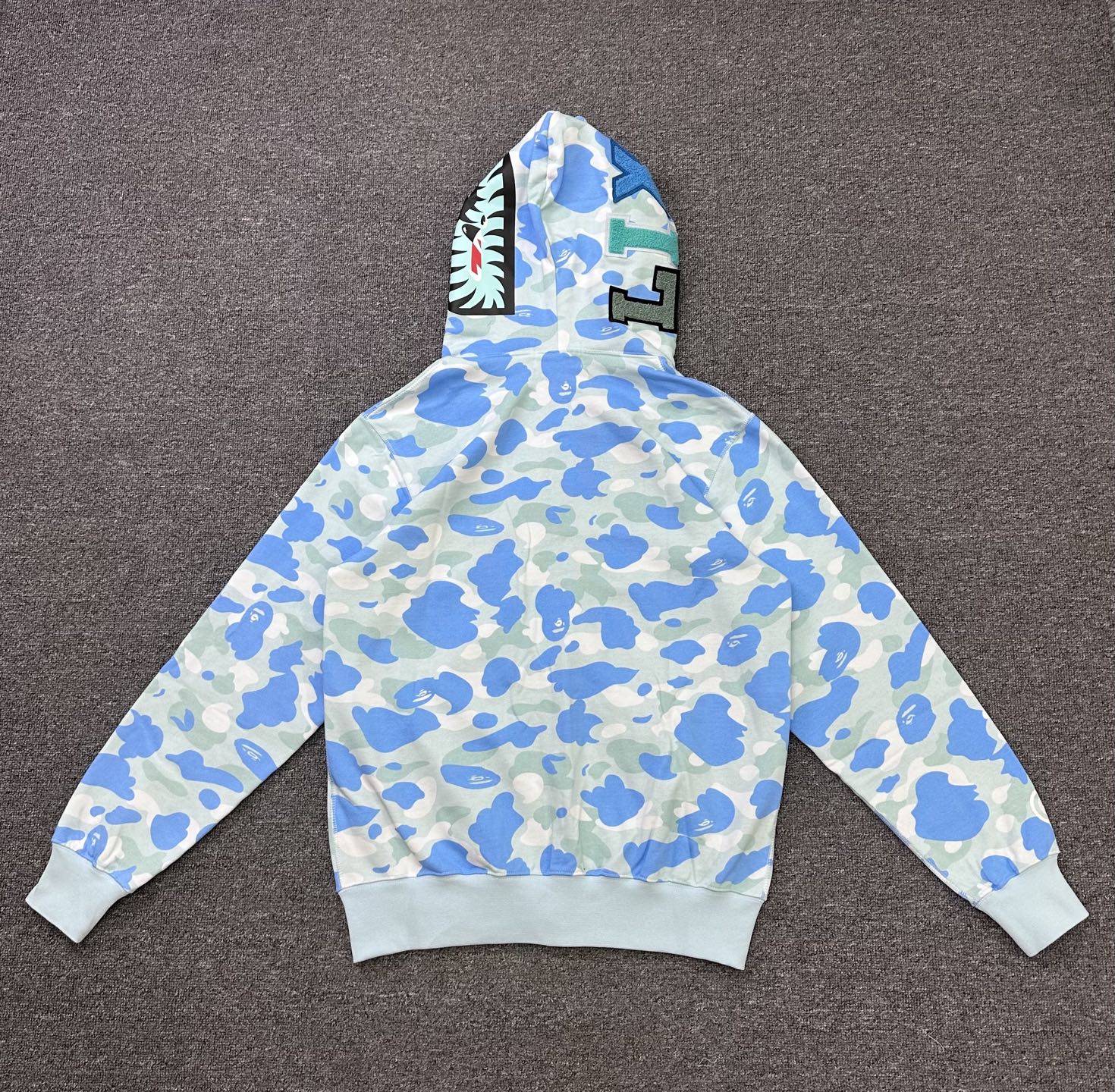 A BATHING APE BAPE Stray Kids 雪貂猿人 迷彩拉链外套 男女同款 B0-1L73-115-921