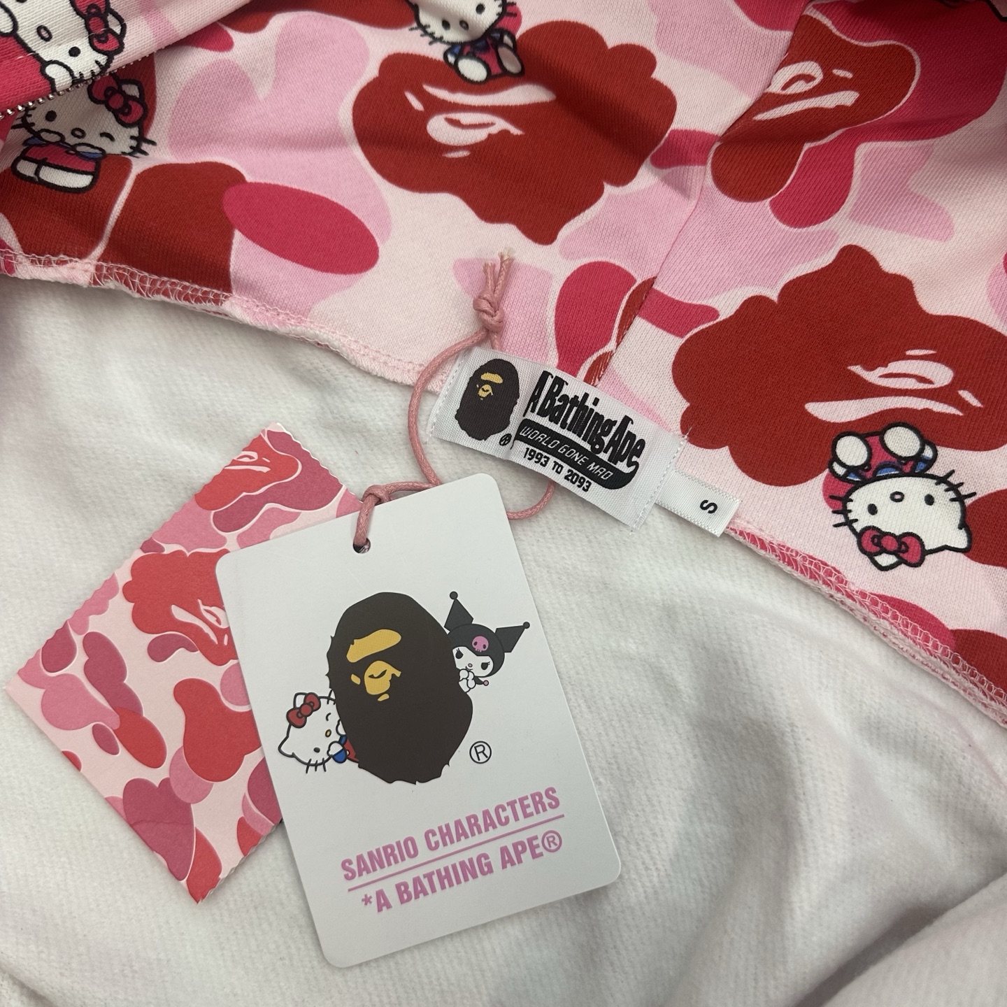 A BATHING APE BAPE  Sanrio/三丽鸥联名款SS26库洛米  迷彩拉链外套  男女同款 1M23-215-902