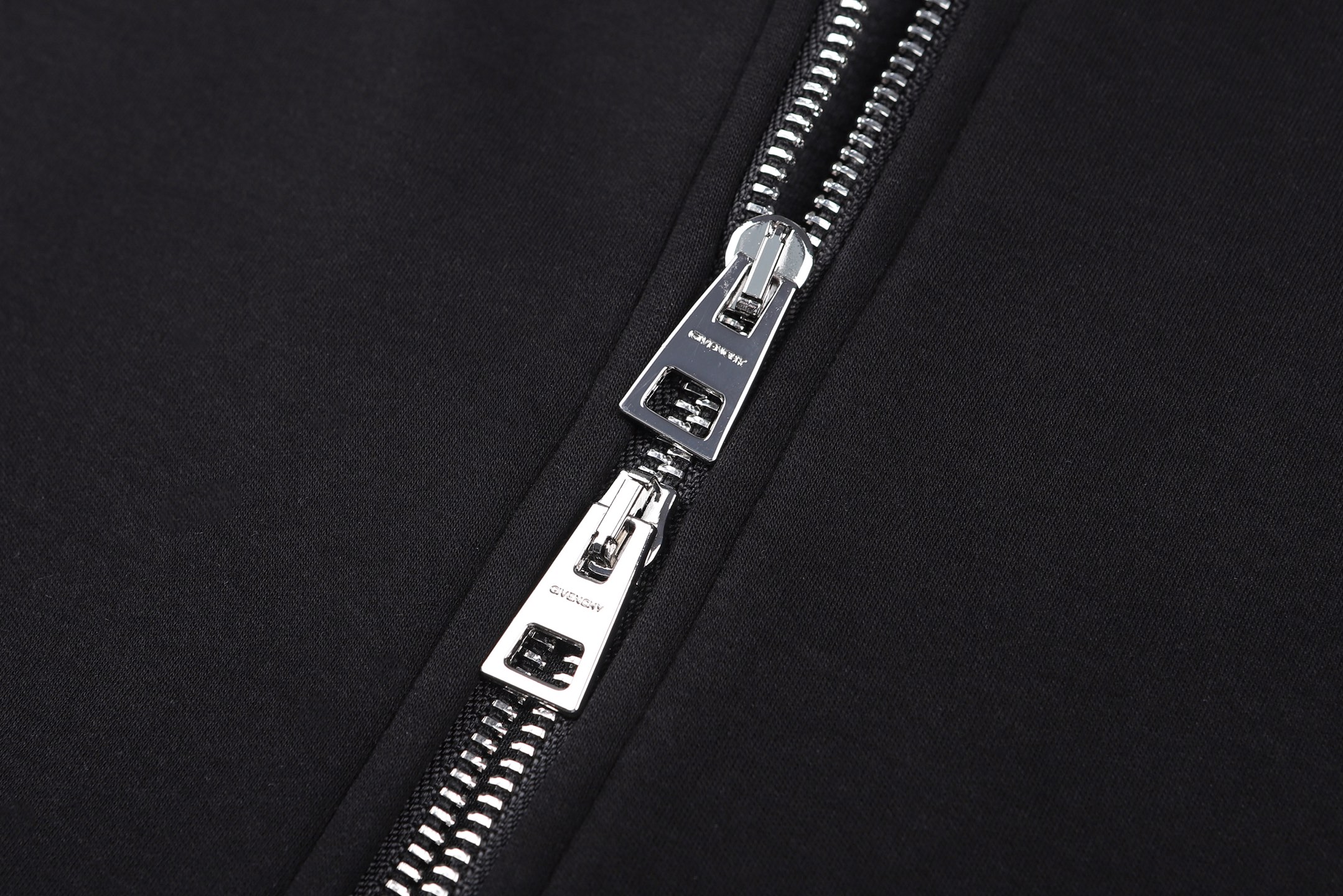 Givenchy 纪梵希 刺绣标识高定缝线拉链连帽卫衣 外套 夹克 连帽衫 长袖 秋冬款 黑色 B5