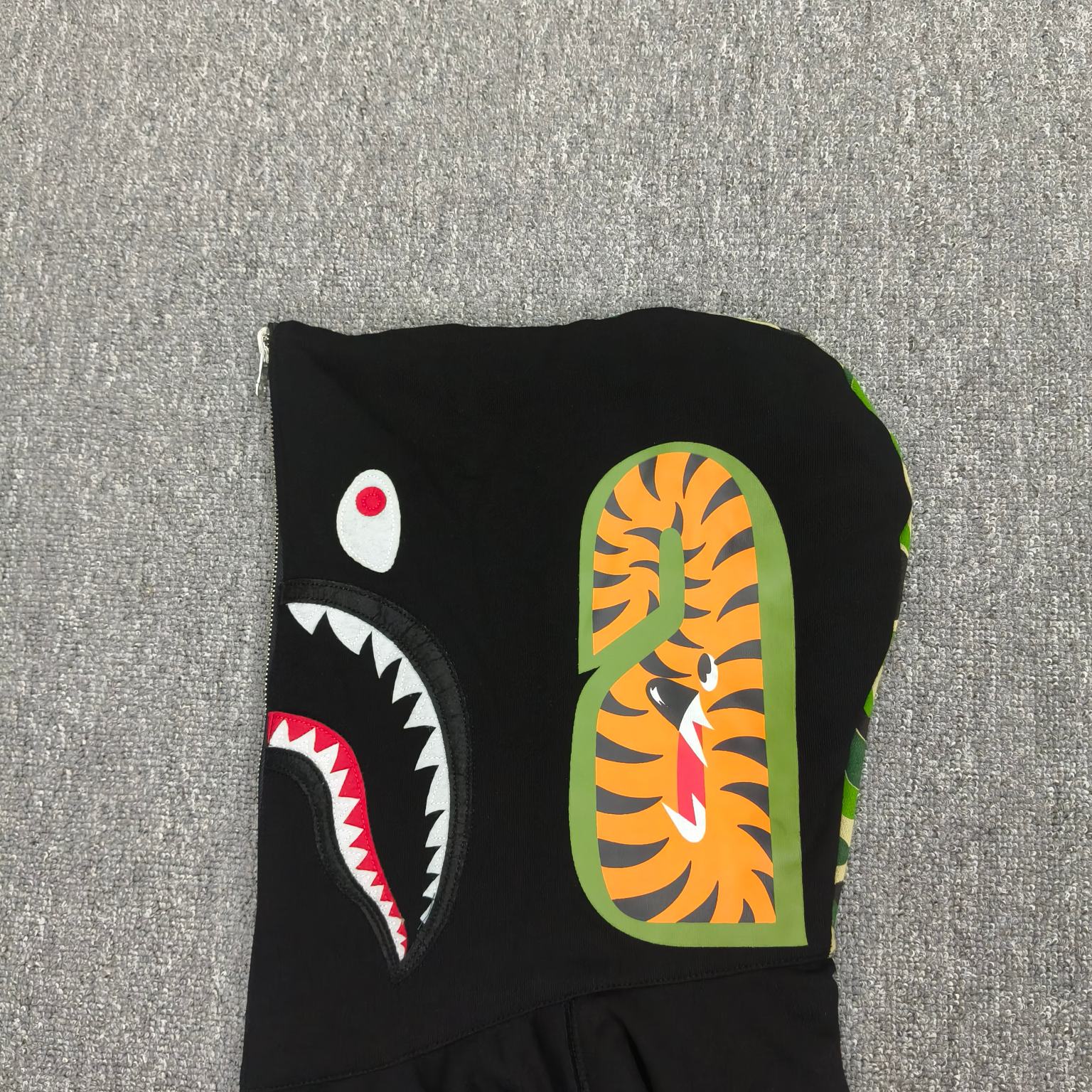 A BATHING APE BAPE   FW25 双面穿   鲨鱼拉链外套  男女同款 内外鸳鸯 黑绿