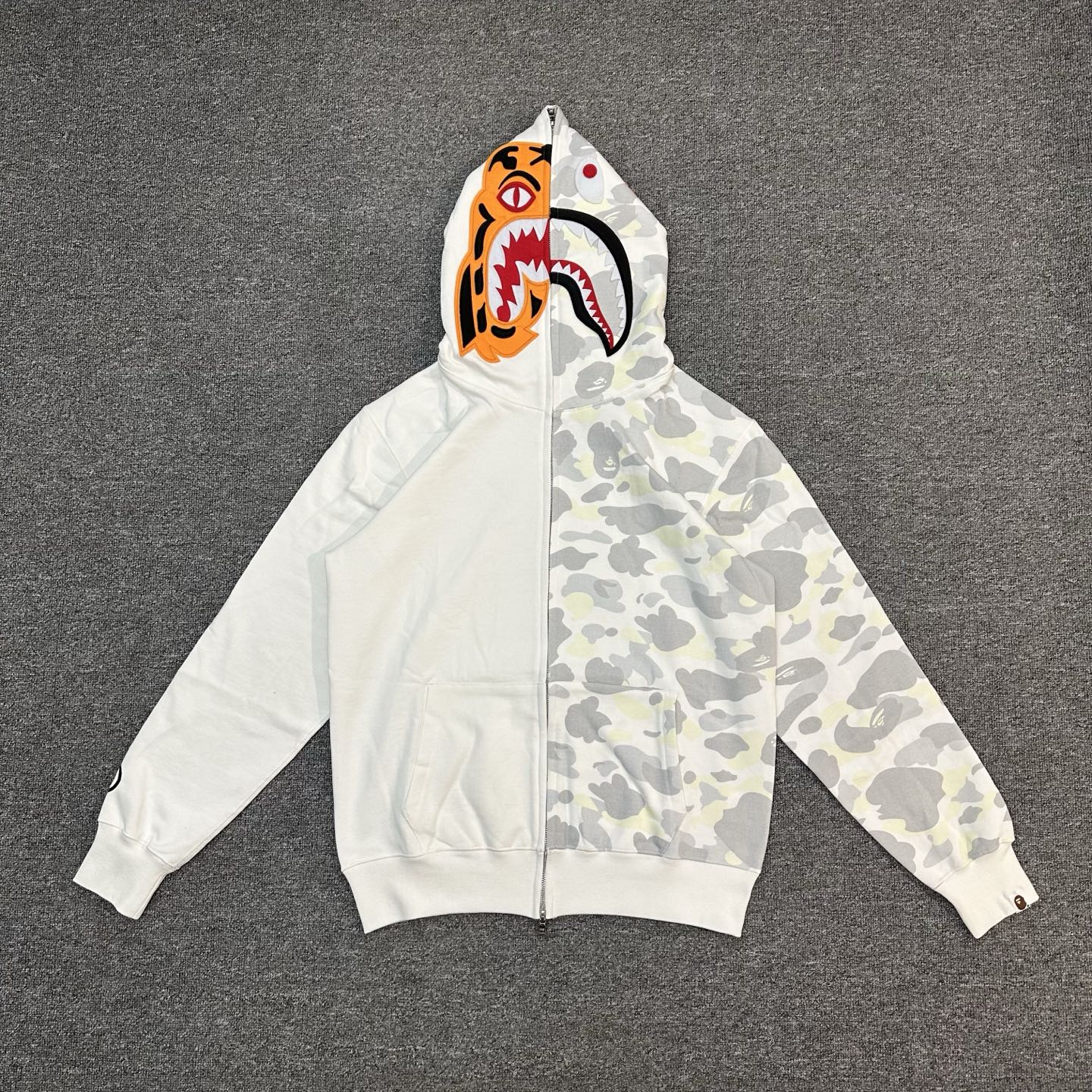 A BATHING APE BAPE  CITY CAMO FW25 CITY CAMO  鲨鱼拉链外套  男女同款  鸳鸯白灰迷彩 