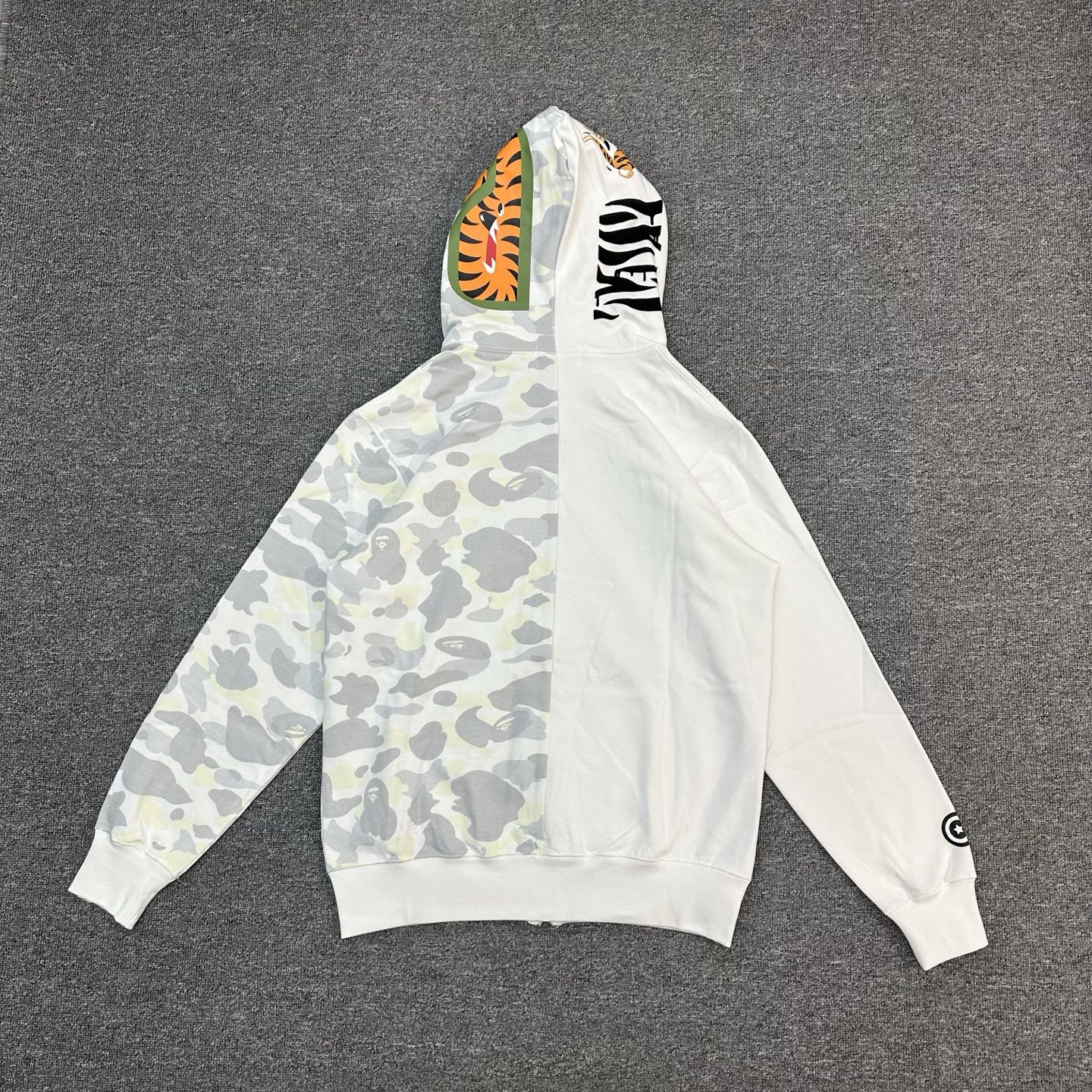 A BATHING APE BAPE  CITY CAMO FW25 CITY CAMO  鲨鱼拉链外套  男女同款  鸳鸯白灰迷彩 