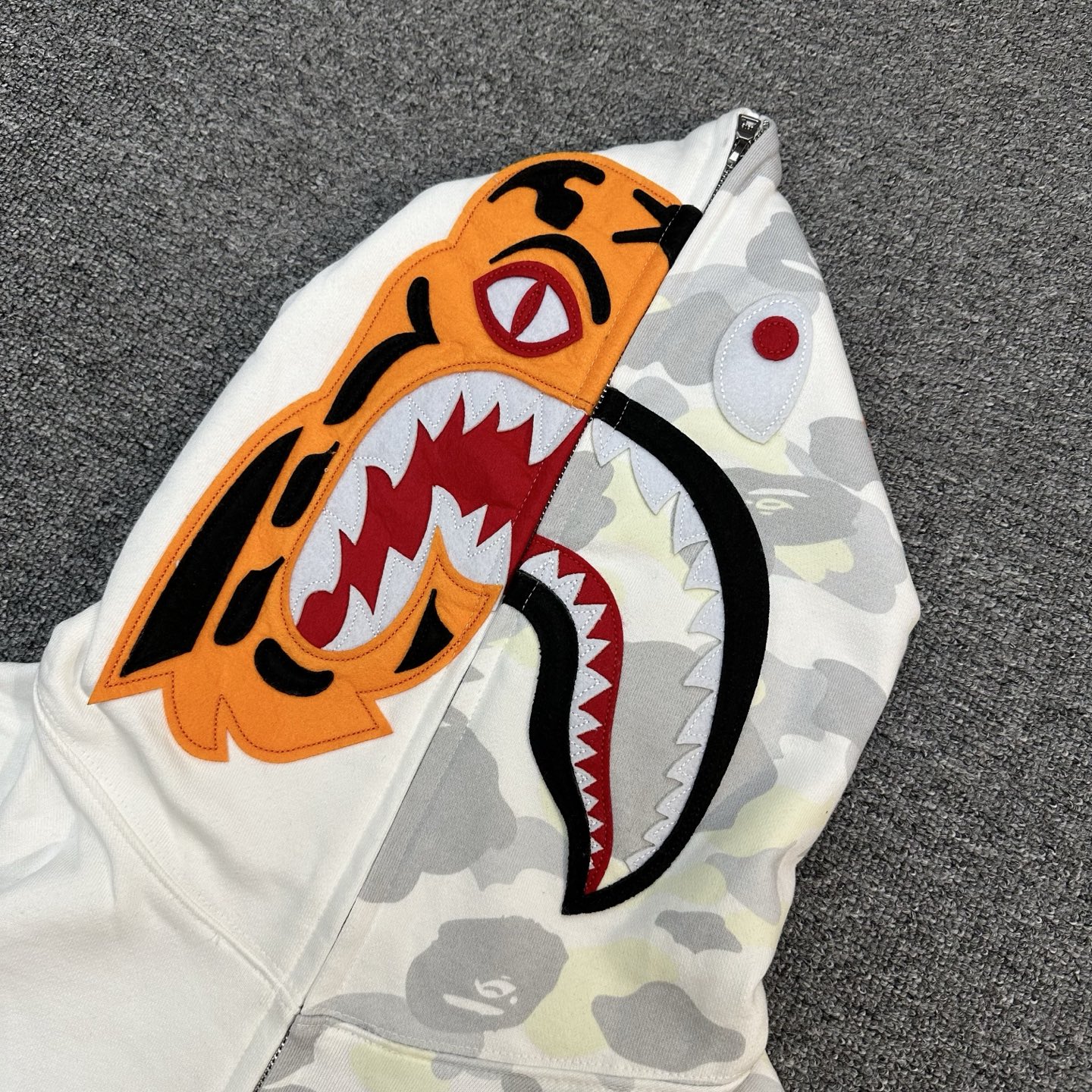 A BATHING APE BAPE  CITY CAMO FW25 CITY CAMO  鲨鱼拉链外套  男女同款  鸳鸯白灰迷彩 