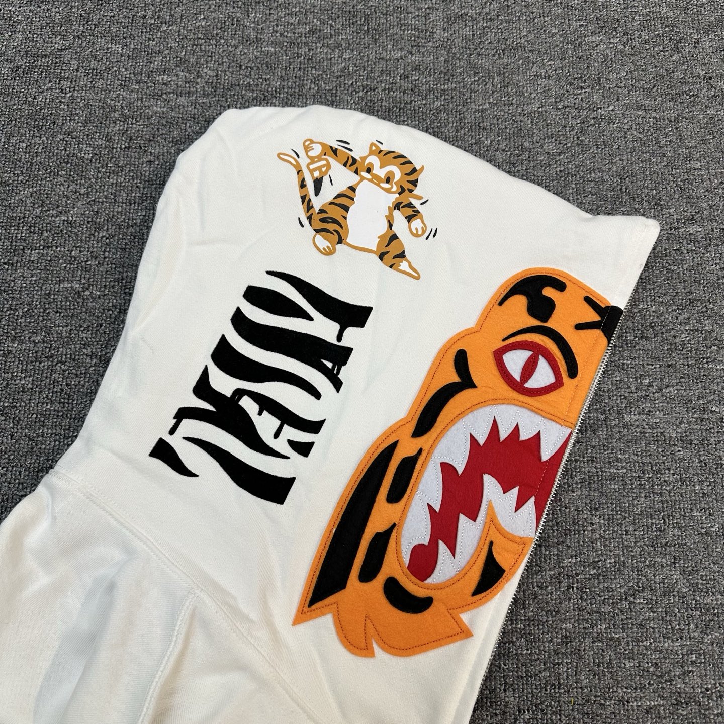 A BATHING APE BAPE  CITY CAMO FW25 CITY CAMO  鲨鱼拉链外套  男女同款  鸳鸯白灰迷彩 