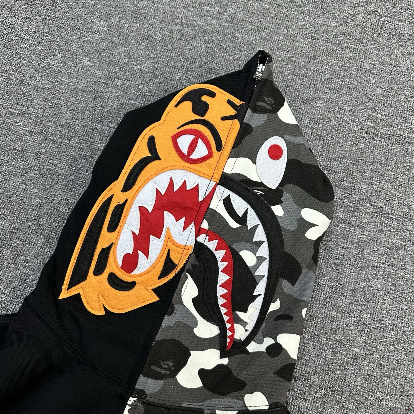 A BATHING APE BAPE  CITY CAMO FW25 CITY CAMO  鲨鱼拉链外套  男女同款  鸳鸯黑迷彩 