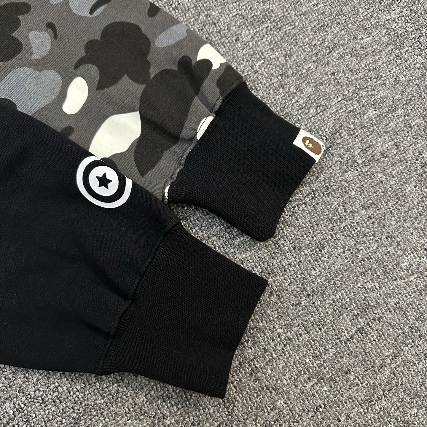 A BATHING APE BAPE  CITY CAMO FW25 CITY CAMO  鲨鱼拉链外套  男女同款  鸳鸯黑迷彩 