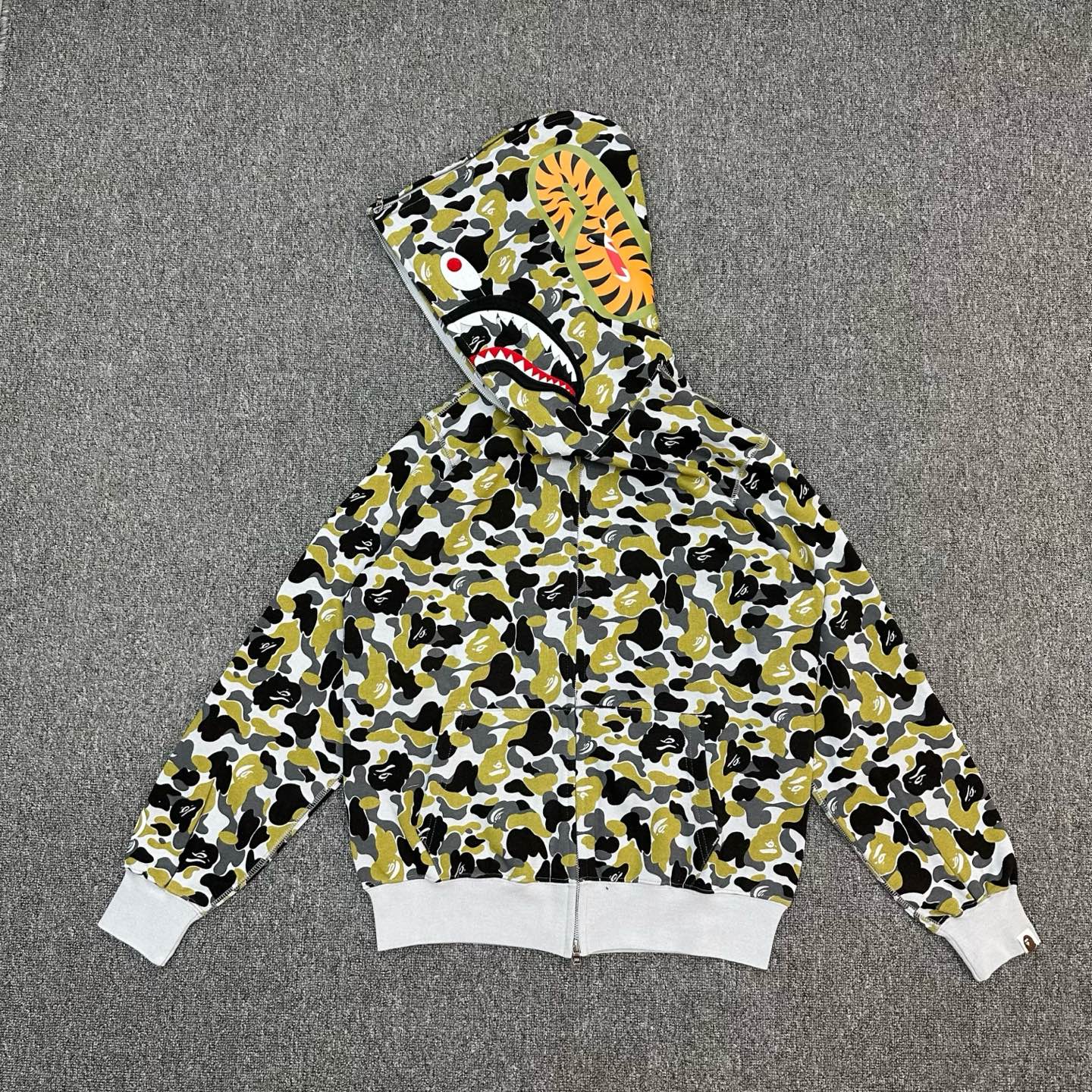 A BATHING APE BAPE  PACK系列 FW24  鲨鱼拉链外套  男女同款 迷彩黄绿