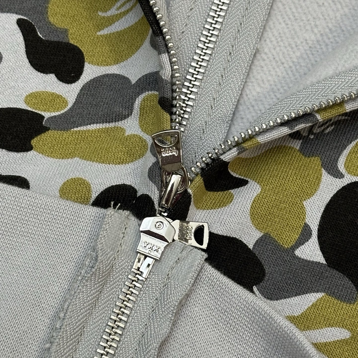A BATHING APE BAPE  PACK系列 FW24  鲨鱼拉链外套  男女同款 迷彩黄绿